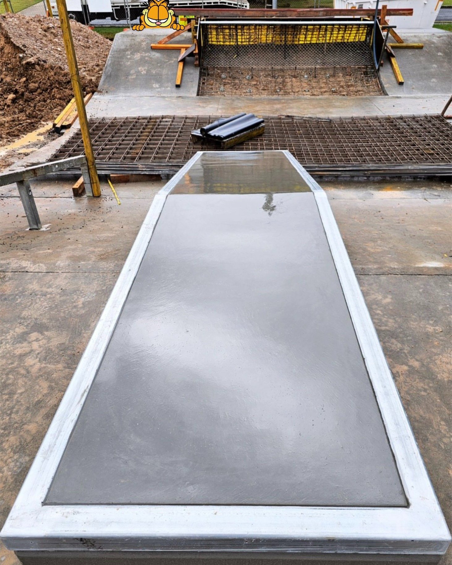 Garfield's new Hubba and out ledge looking glassy! @grindprojects 

#skatepark #skateparkdesign #grindplate #designandconstruct #cardiniashirecouncil