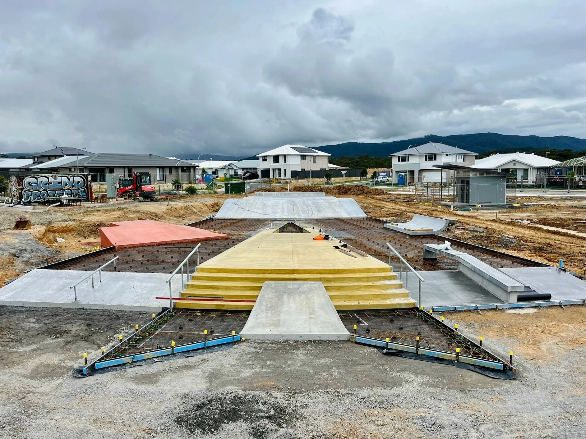 Reality (on site) vs Virtual (in office) for Watagan Skatepark. Really happy with how it&rsquo;s coming together! 😁 

Thanks @grindprojects @wataganparkjpg @ourlakemac #adwjohnson #daracon #skatepark #skateparkdesign #skateparkconstruction