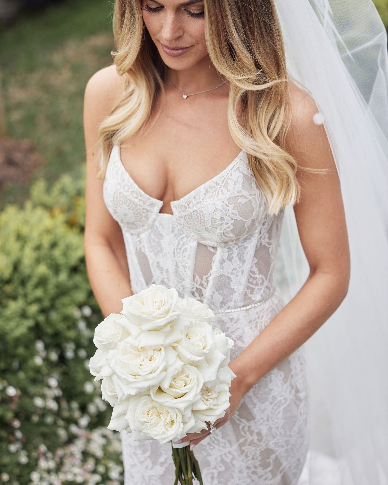 Choosing the perfect bouquet is all about complementing the bridal look.

Amelia's white roses bring an ageless elegance that beautifully highlights her stunning gown and natural beauty. 

Captured by @lostinlove_photography