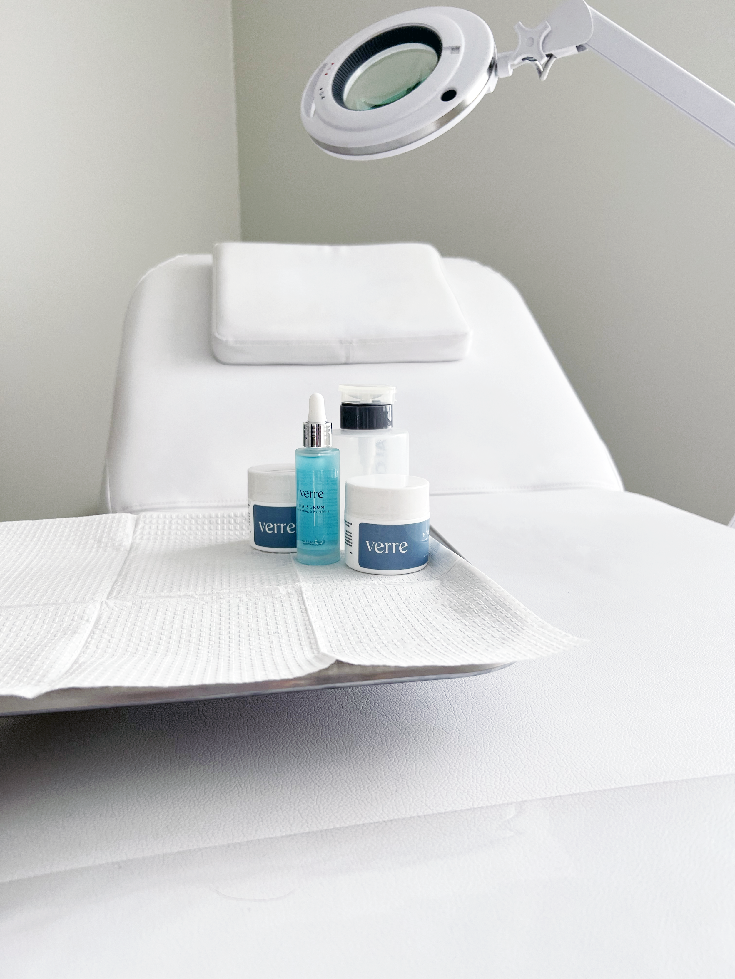 Image of treatment room and Verre products.