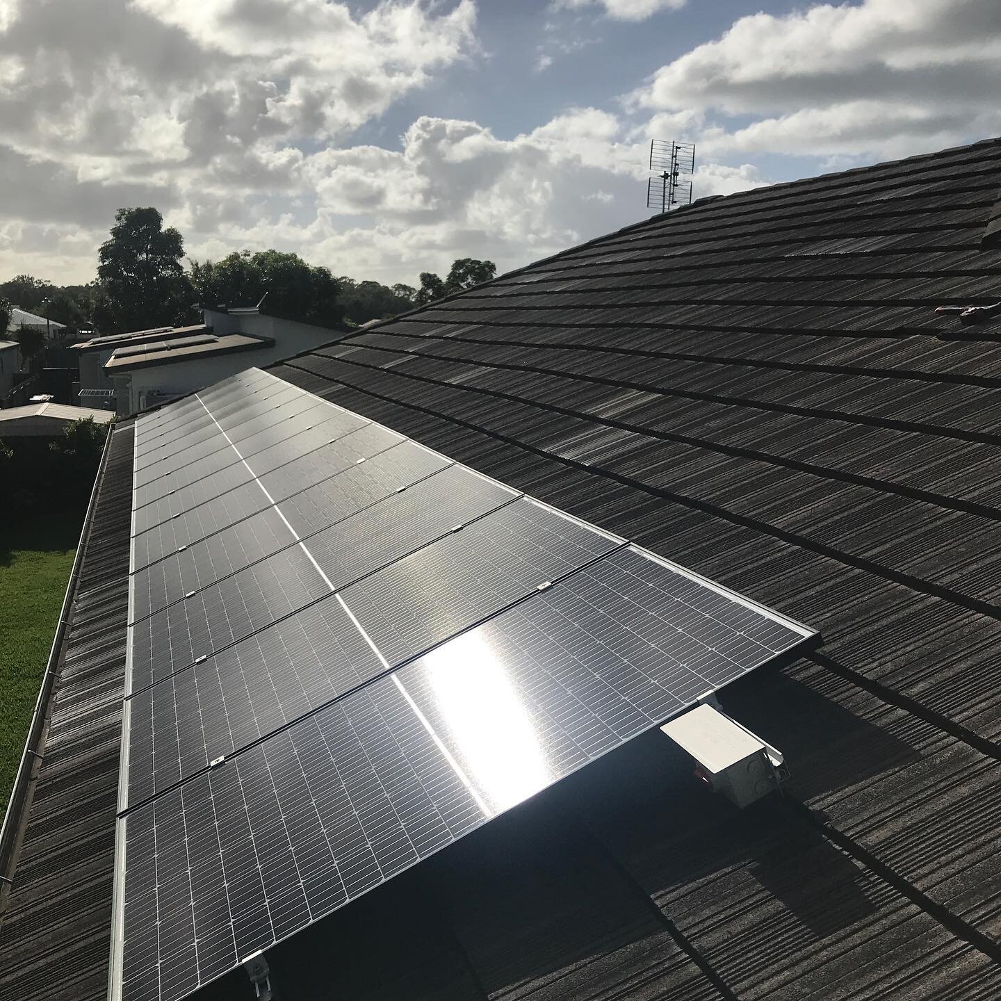 Here we have a existing 6.6 kw system  consisting of 23 x 315 panels and a 5 kw Fronius inverter. 
The customer was still getting $300 power bills and enquired if we could possibly add to the system size.

We have added another 13 x 370 watt panels a