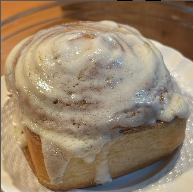 Large cinnamon roll.png