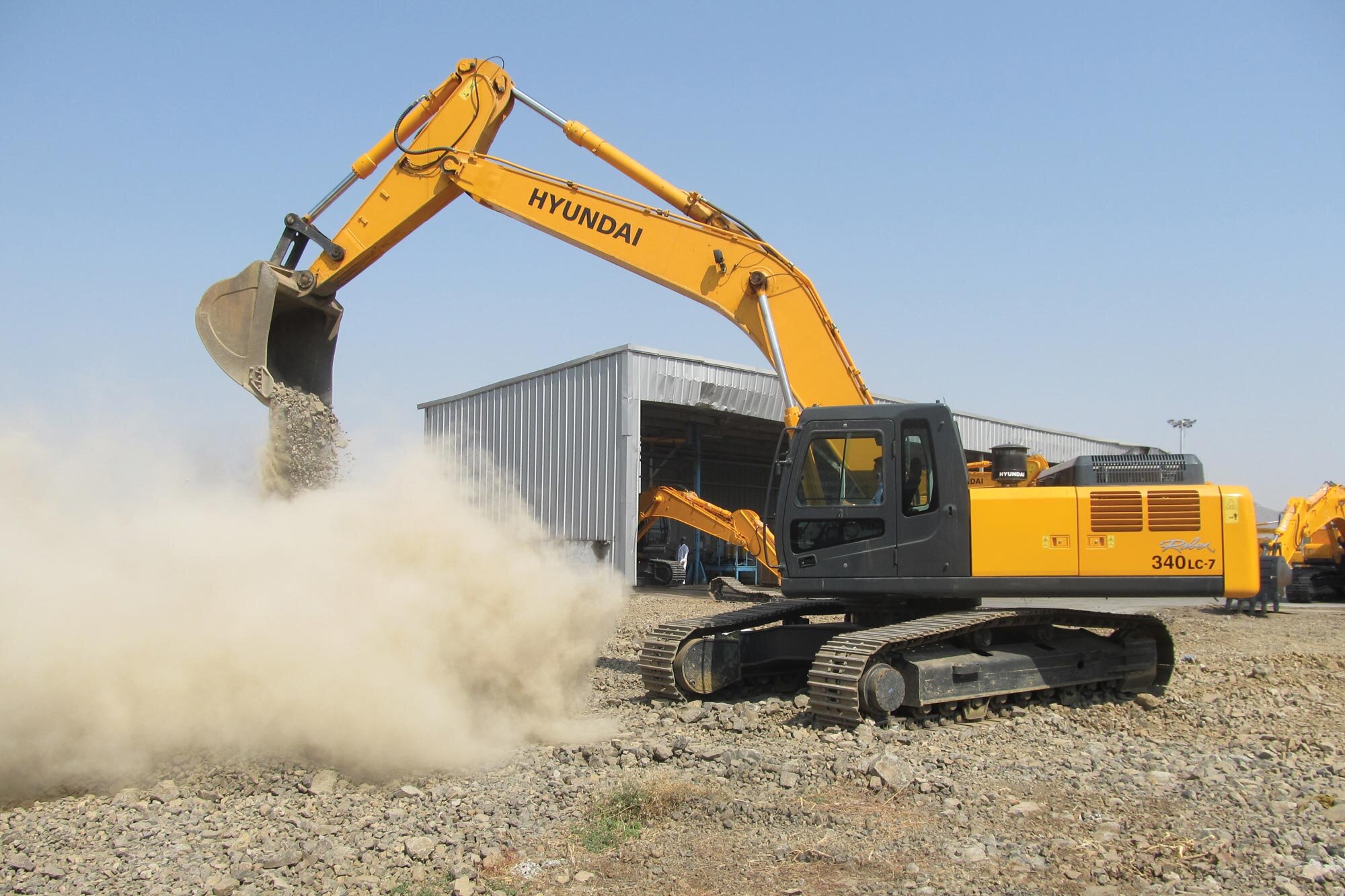 22 TON HYUNDAI EXCAVATOR