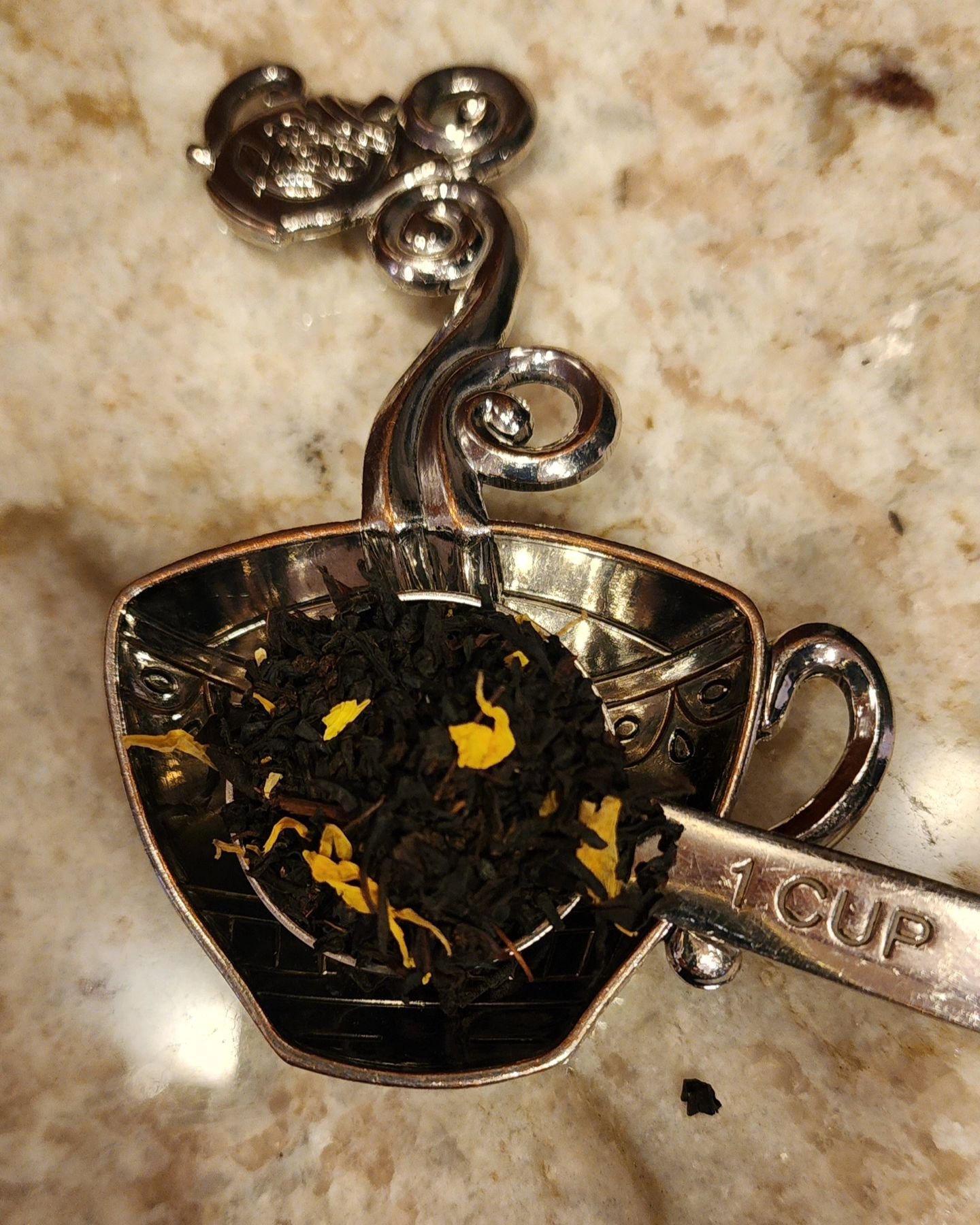 This morning, I'm enjoying a cup of our Maple Leaf tea! It is, after all, the season for making maple syrup. 🍁 ☕️ 

#nwfoodandgifts #uniqueblacktea #tea #shopsmall #shoplocal #willamettevalleywine #willamettevalley