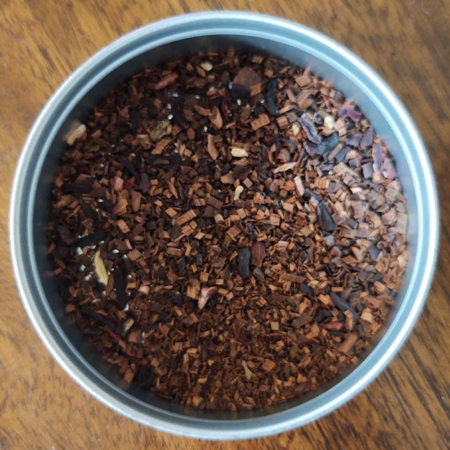 We're bringing back a fan favorite! Our Honeybush Hibiscus blend is available again for a limited time only!! With notes of sweetness and a tangy finish. Order yours now on our website, link in our bio. 

#honeybush #caffienefree 
#hibiscus #shopsmal