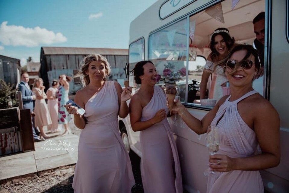 Sunny days are coming&hellip; (I promise). 🍦☀️

@grangebarn 
@kiss_the_bride_photography

.

Here come the hashtags..
#vintage #vintageicecreamvan #cheshirebride #liverpoolbride #northwaleswedding #vintagelove #engaged  #2025bride  #shropshirebride 