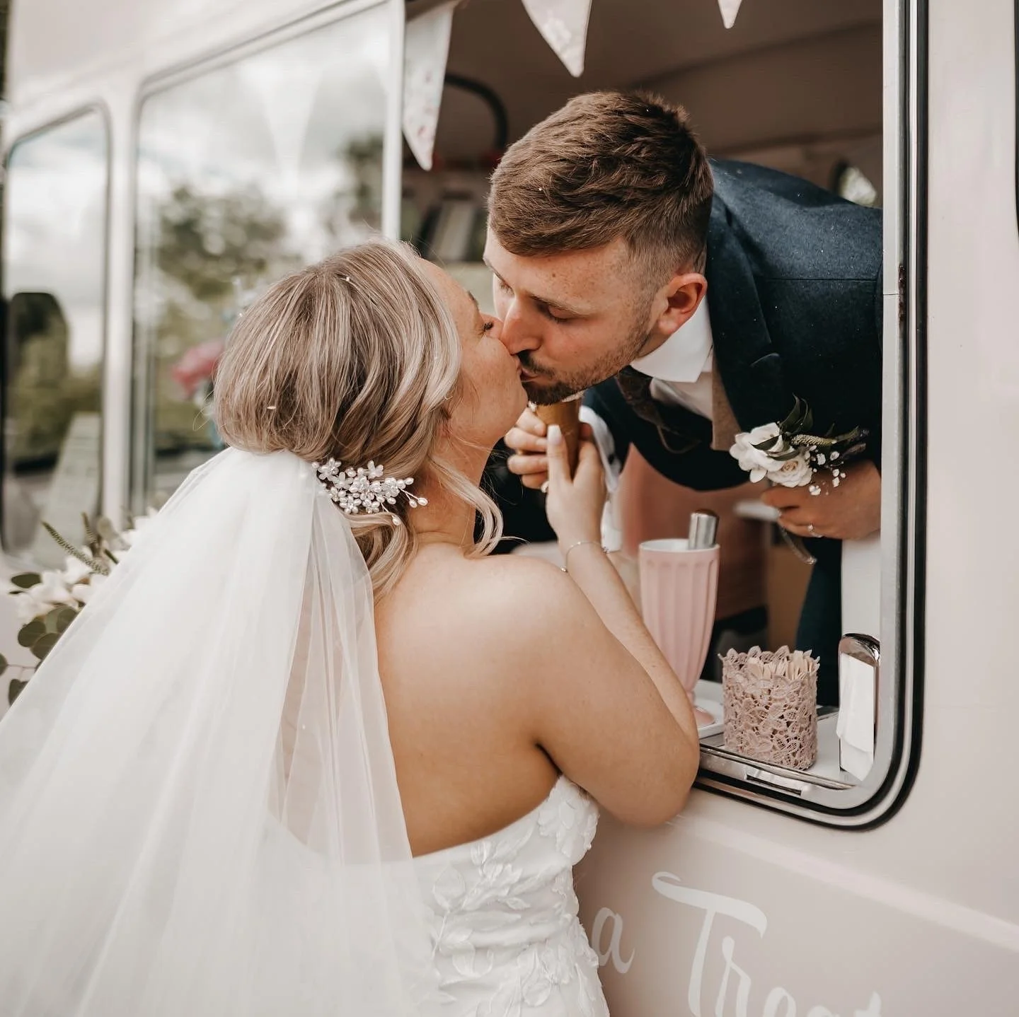 ❤️

@styallodge 

#cheshirebride #liverpoolbride #northwaleswedding #weddingstyle #engaged  #2025bride #shropshirebride #ukwedding #northwestwedding #northernbride #vintagelife #bohobride #gettingmarried #wedding #bride  #weddingphotography #weddingi