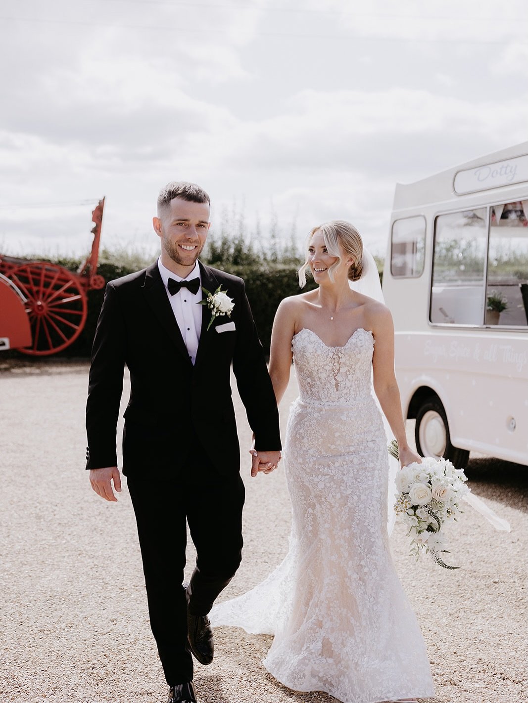 Perfect day for a  wedding with an ice cream van ❤️

📸 @estellelaceweddingphotography 
📍 @larkspurlodge