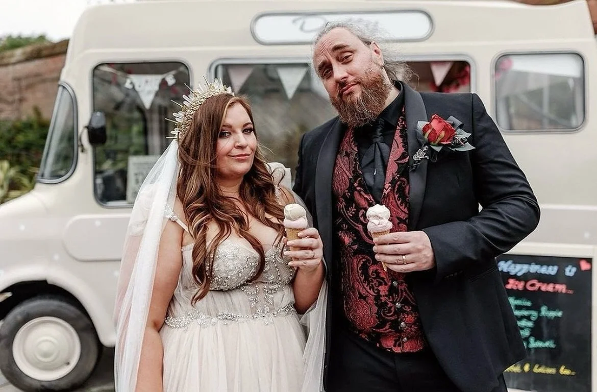 Throw back to Siobhan &amp; Paul&rsquo;s day at the epic @theislagladstone ❤️ ice creams on arrival to the venue went down a treat on a warm day.

Photo Credit: @stevenrooneyphotography 

#wedding #weddinginspiration #weddingideas #cheshirebride