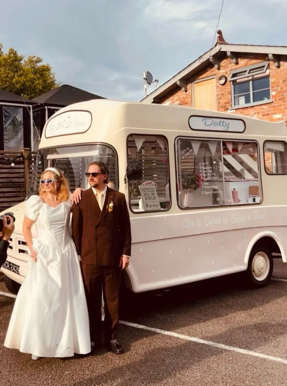 Vintage Perfecton ❤️
Charlotte absolutely nailed the Vintage aesthetic yesterday.. The dresses &amp; suits, the oversized bows &amp; Dotty of course 😎
#vintagestyle #vintagewedding
