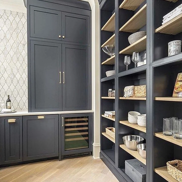 PANTRY ~
We all know storage is key when it comes to a pantry, but why not also create a stylish space as well! 

Image via @my_hampton_home_sydney