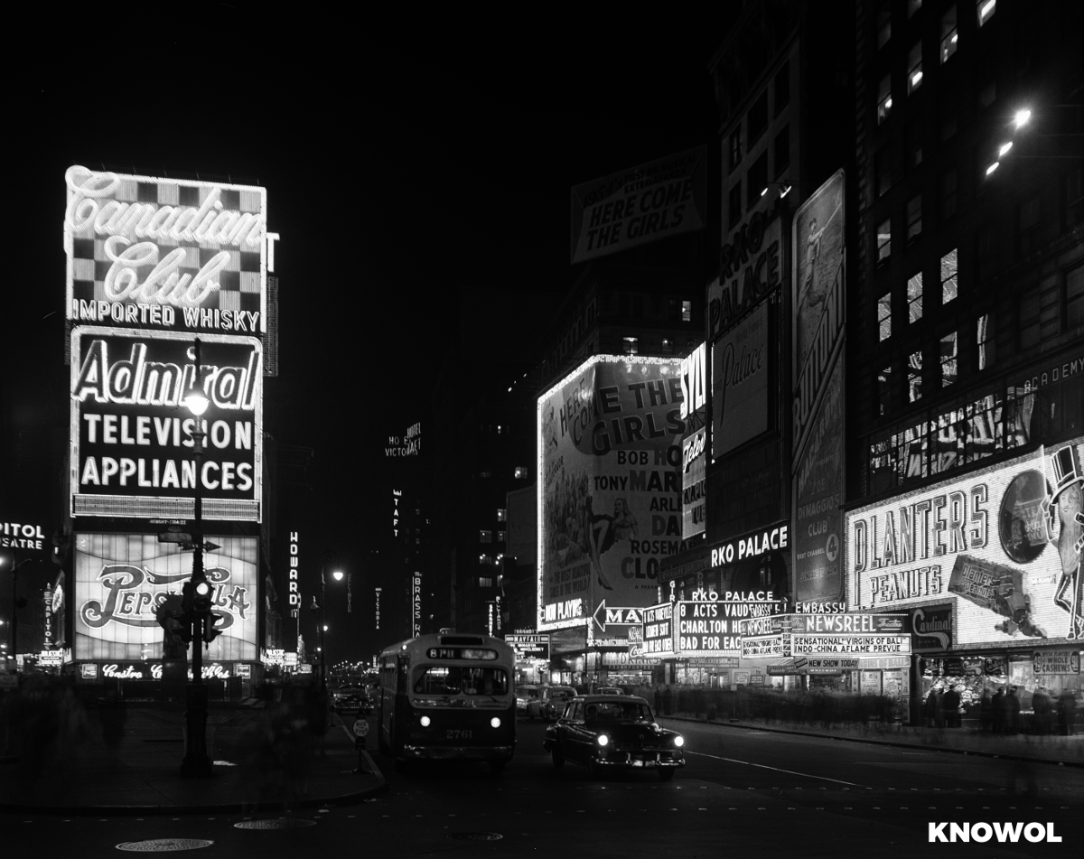 A view of Time Square at night on December 29, 1953 ©Knowol