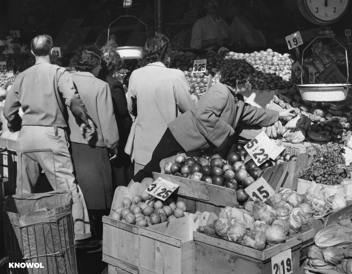 Salz Bros. Market at Brooklyn Terminal Market (1951) ©Knowol