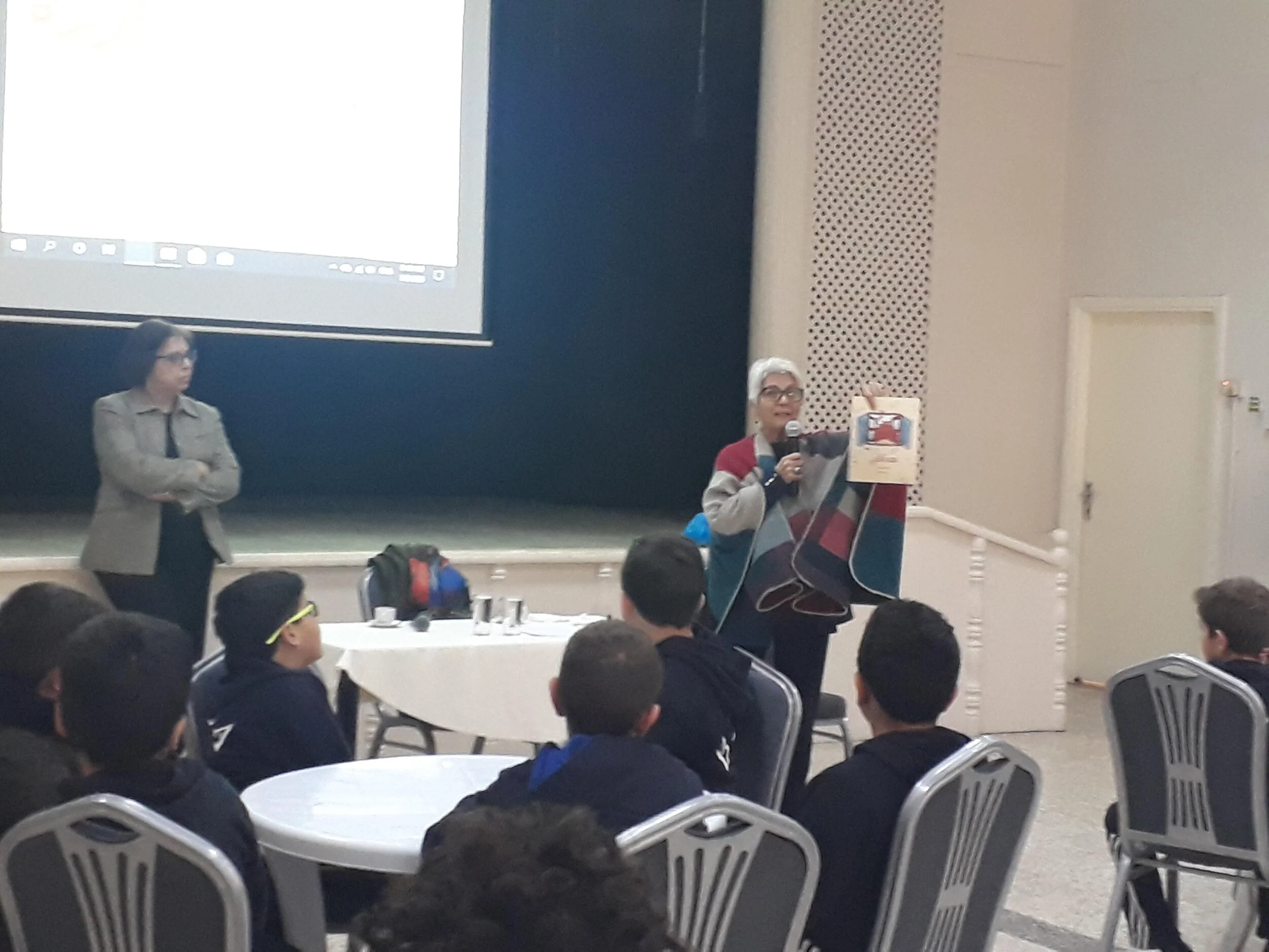 الكاتبة ربيعة الناصر والرسامة هدى الشاعر