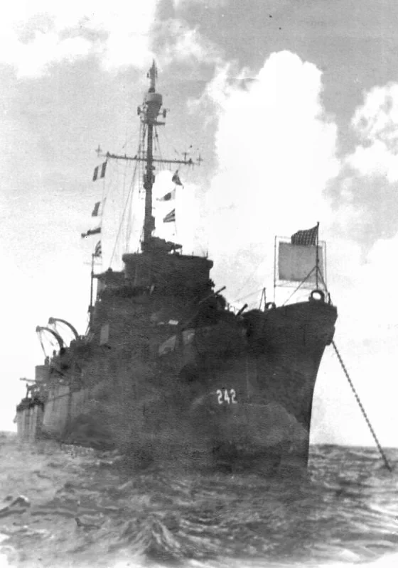 USS Tomich. 