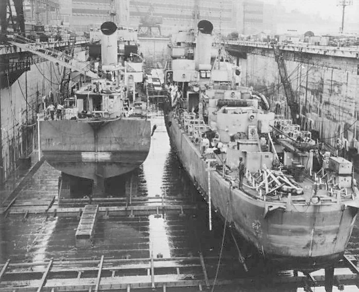 HOLDER and MENGES DE-320 being repaired in the New York Navy Yard, July 1944. 