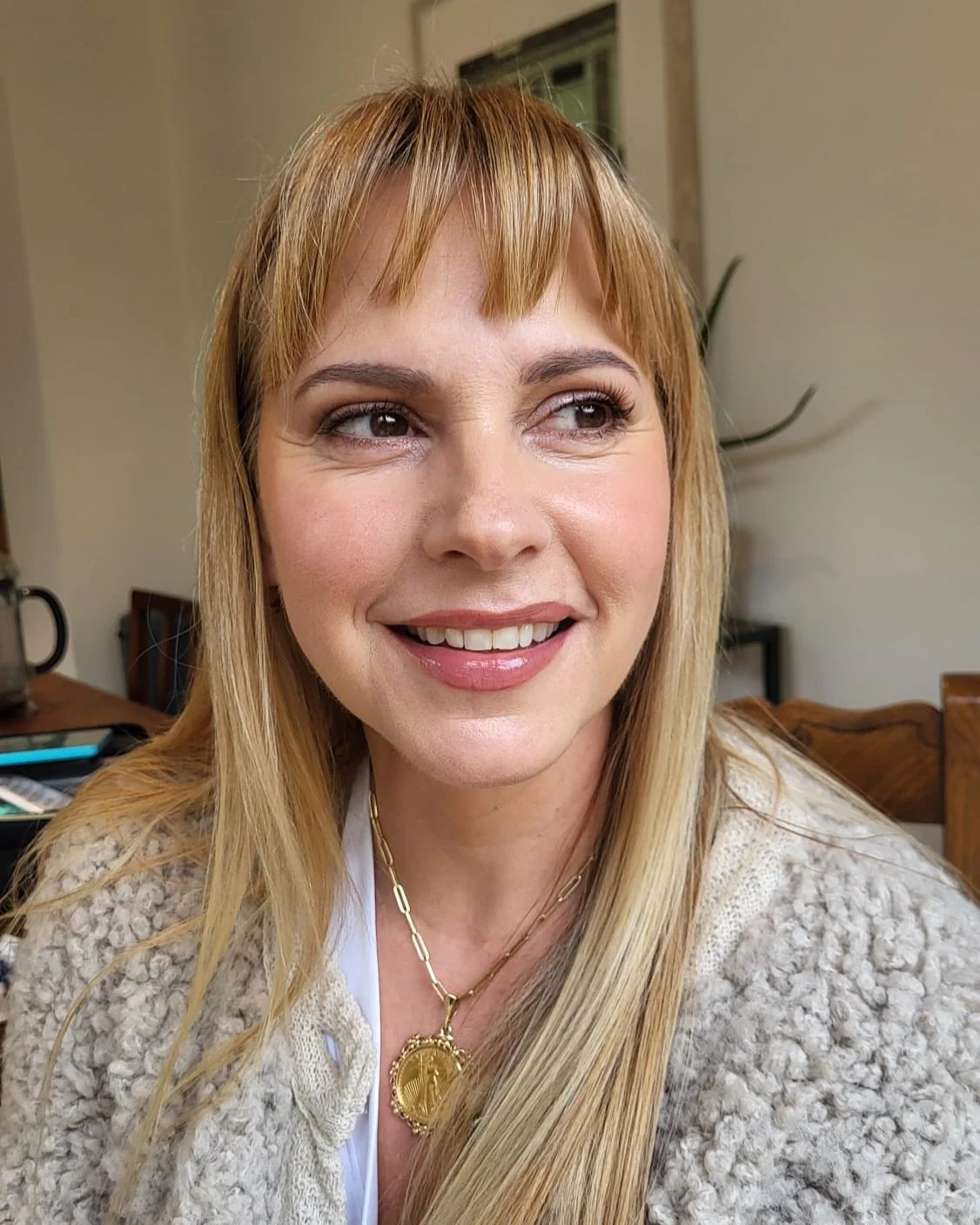 🌟 Wedding makeup trial
What do we think?
Glowy ✅
Colour match ✅
Still looks like me ✅
@irish_bridal_makeup is a genius. 
Can’t wait for the big day 💍 
#weddingmakeup 
#gettingreadyforwedding