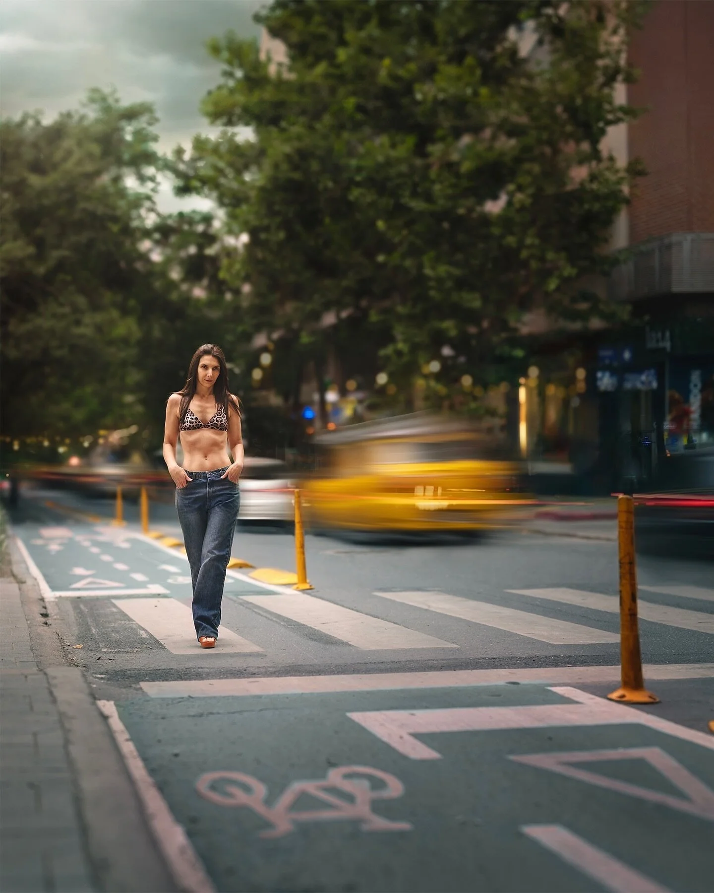 En este, el cuarto a&ntilde;o del grupo de autorretratos, les ped&iacute; a las chicas que esta vez, los disparadores de estas fotos, los propongan ellas &hellip;. 

Sali&oacute; en la calle &hellip;.. y nada m&aacute;s cercano a mi presente &hellip;