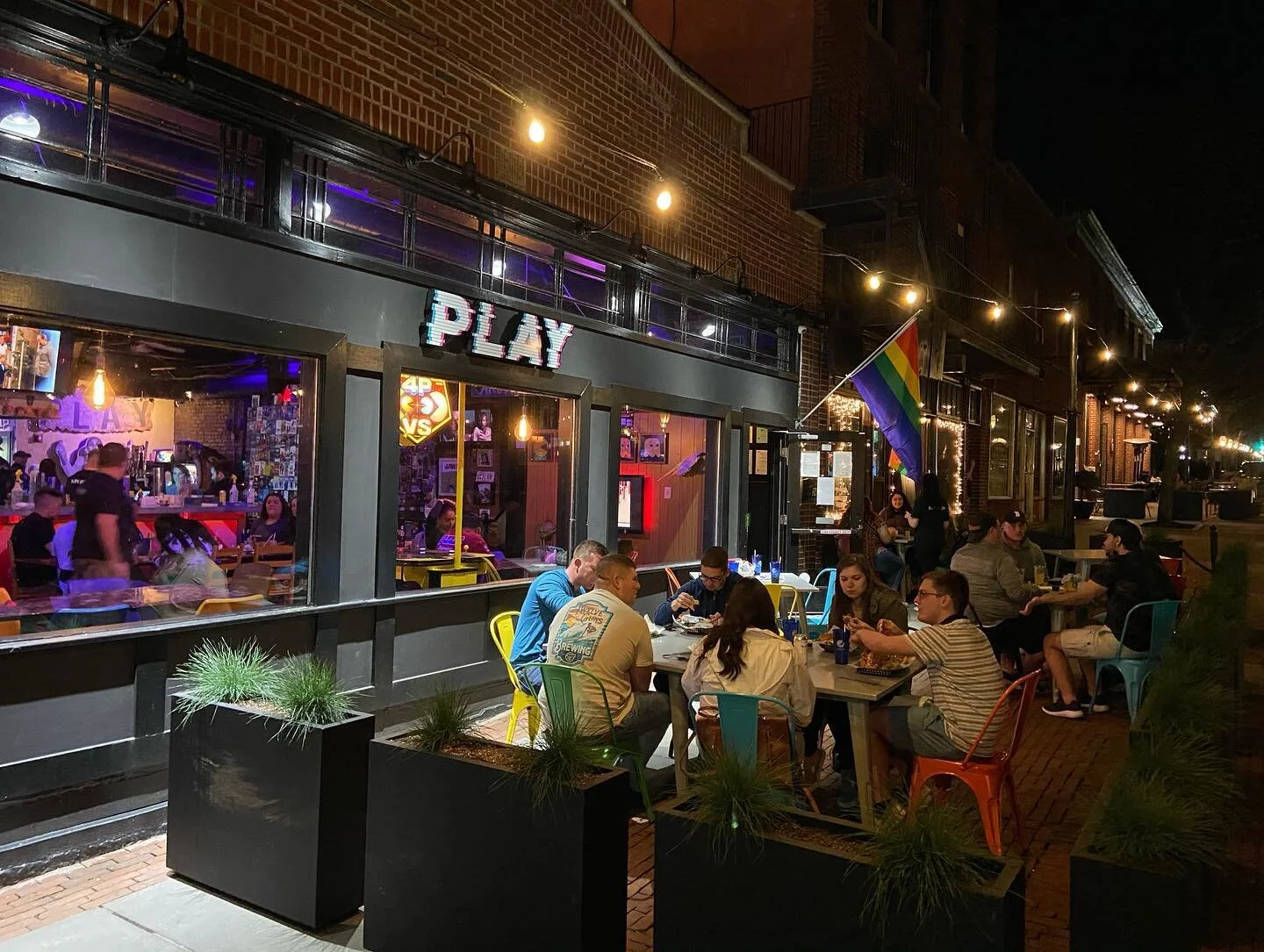 Outdoor Sidewalk Dining.jpeg