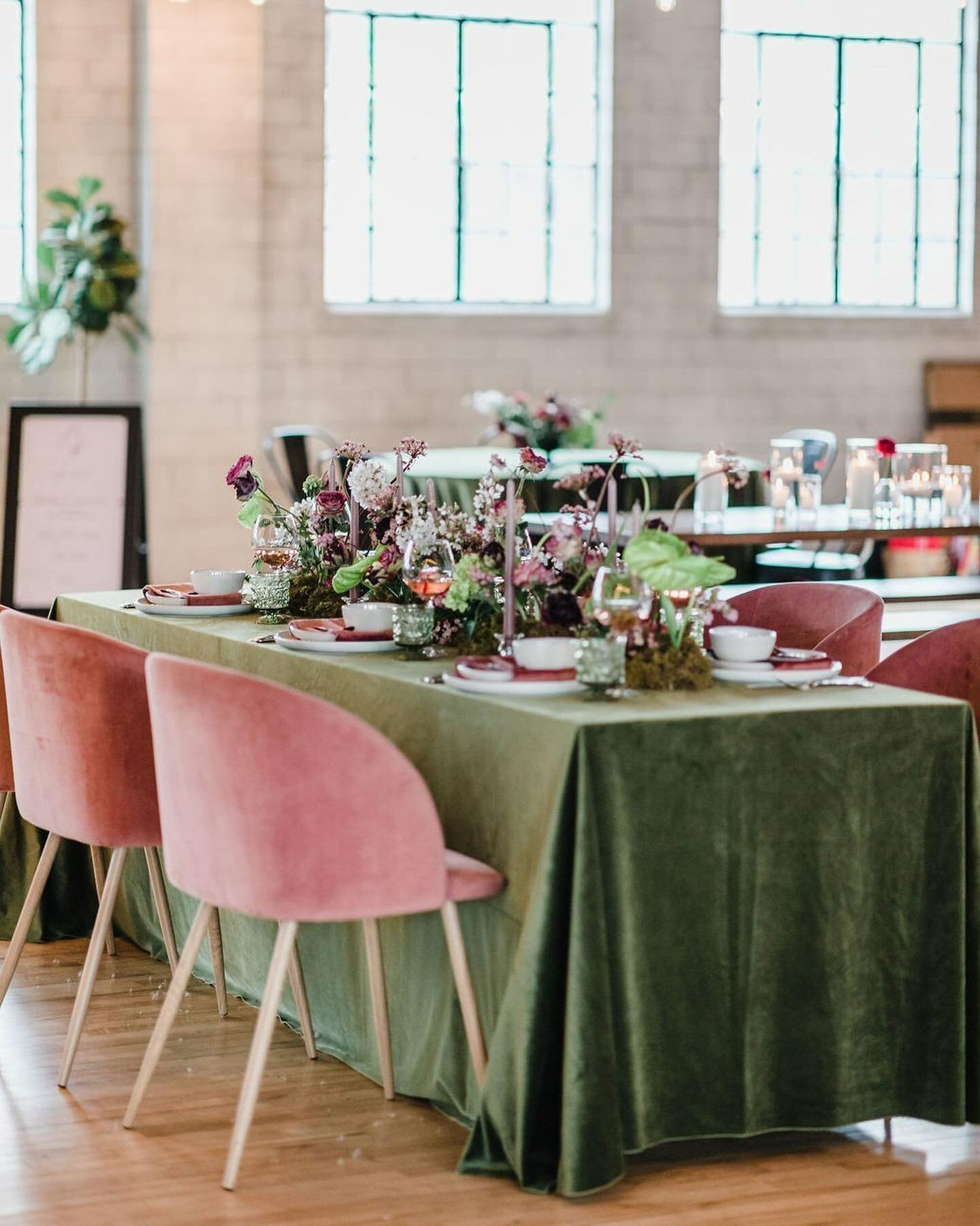 Need help planning your dream event? 🌷

Wedding, showers, birthday celebrations &amp; any and all occasions - you name it! @blushandbowtieweddings is on it! 

Tell us about your event at events@oakley-kitchen.com!