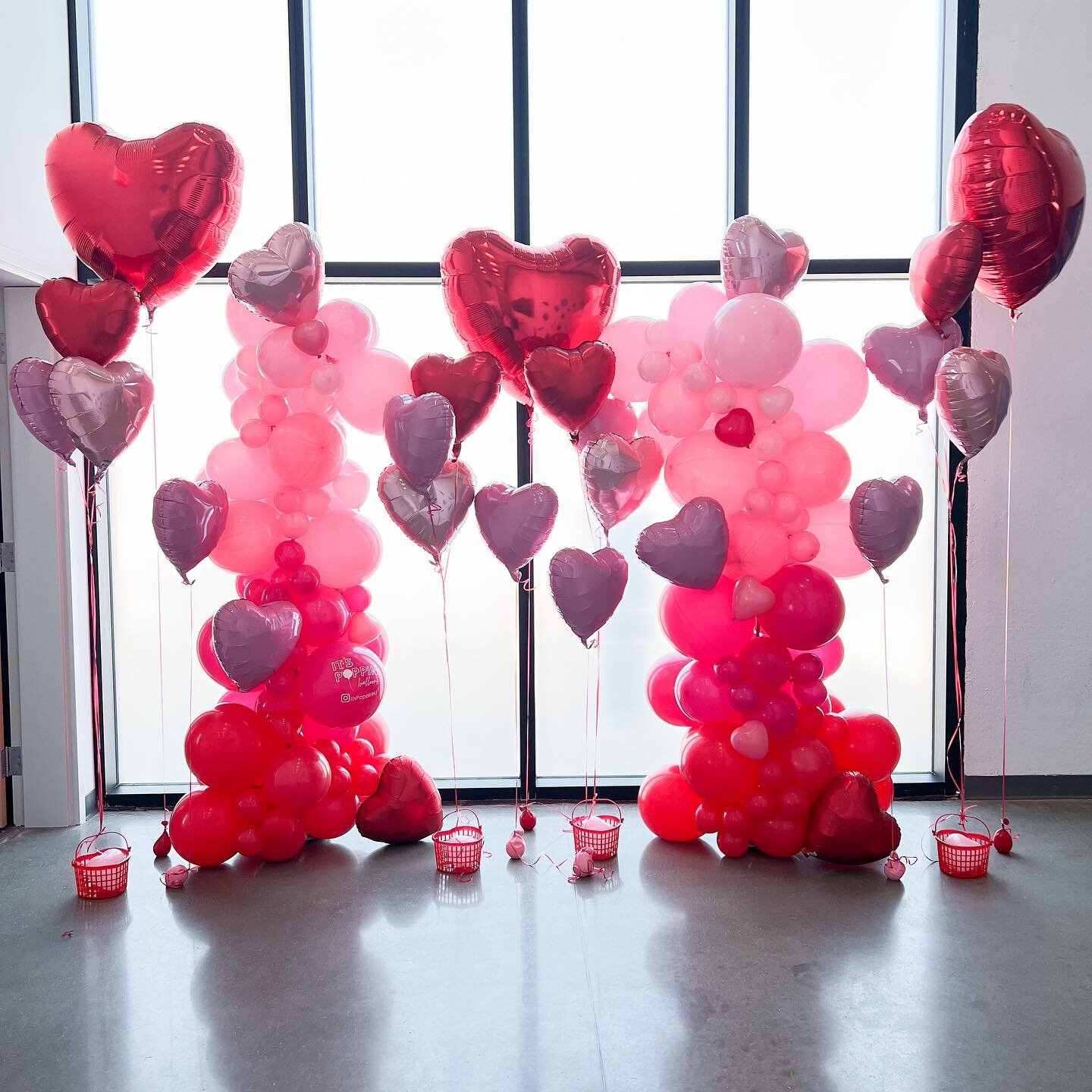 Happy love day! #valentines #valentine #valentinesballoons #valentinesgift #trending #balloon #balloondecor #balloongarland #balloonart #balloonartist #njballoons #njballoonartist #heartballoons #nj #kidsparty #kidspartyideas