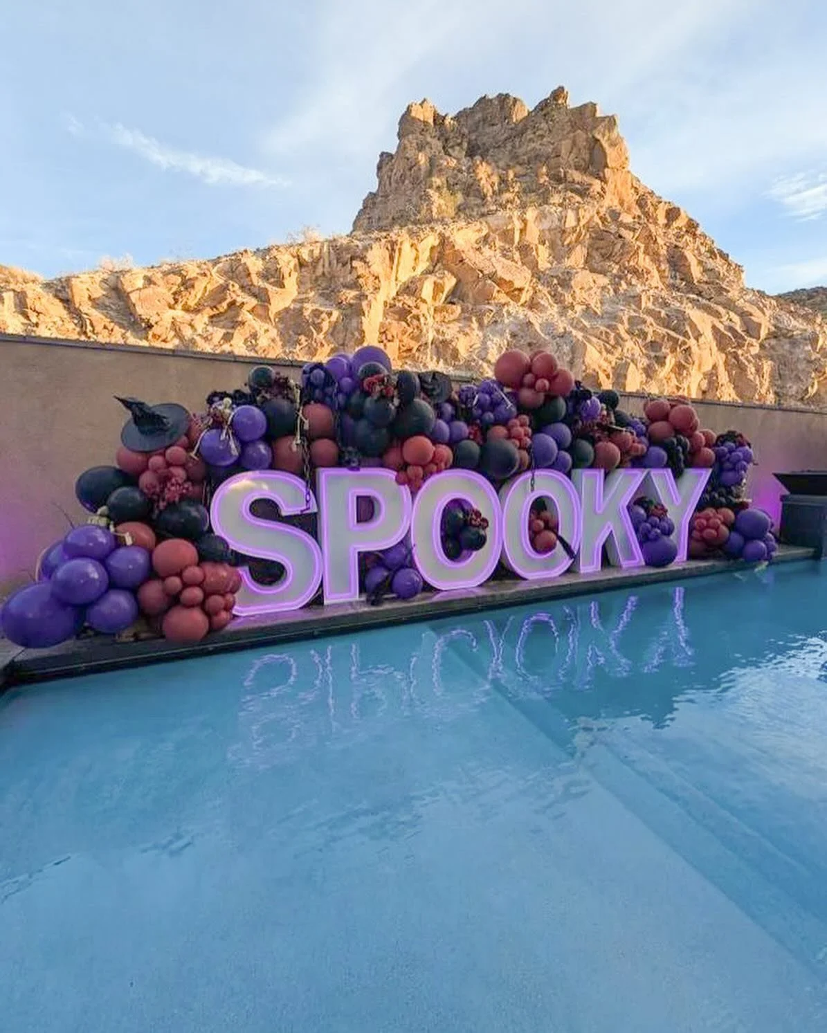 Spooky Vibes ✨#ledneon #neonletters #ledrental #nj 
⚡️@ledmarquee_lasvegas 
🎈@bossbabeballoon 
⚡️@ledmarquee