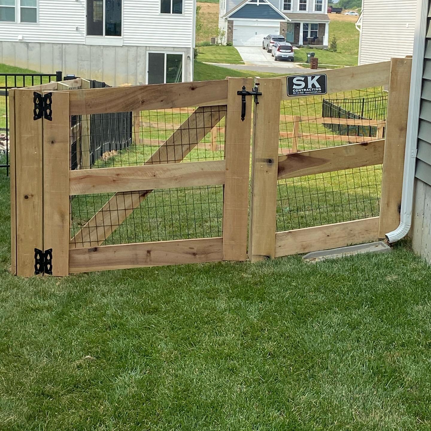 Another beautiful Kentucky 3 board in the books! #fencing #fencingcontractor #supportsmallbusiness