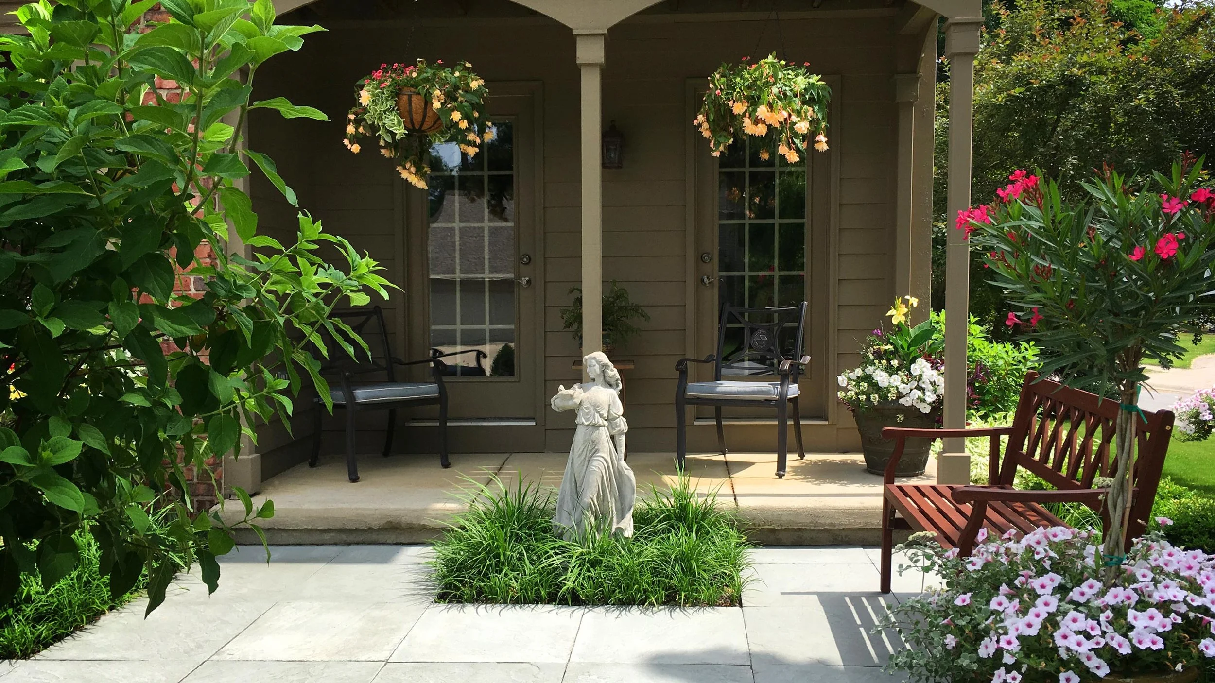 Schafer_Statue_2560x1440.jpg