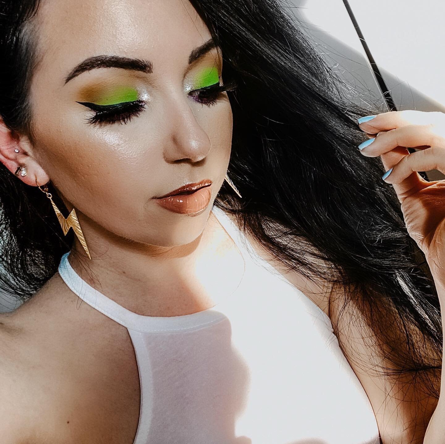 ✨🌿⚡️r e t r o p a r a d i s e 🎥 the elf giveaway winner from the vlog was @sting_rae11 &amp; was contacted! [also have a video on this look - it was the recent first impressions vid] ✖️✖️

&bull;&bull;&bull; makeup details &bull;&bull;&bull;
◇ @cov