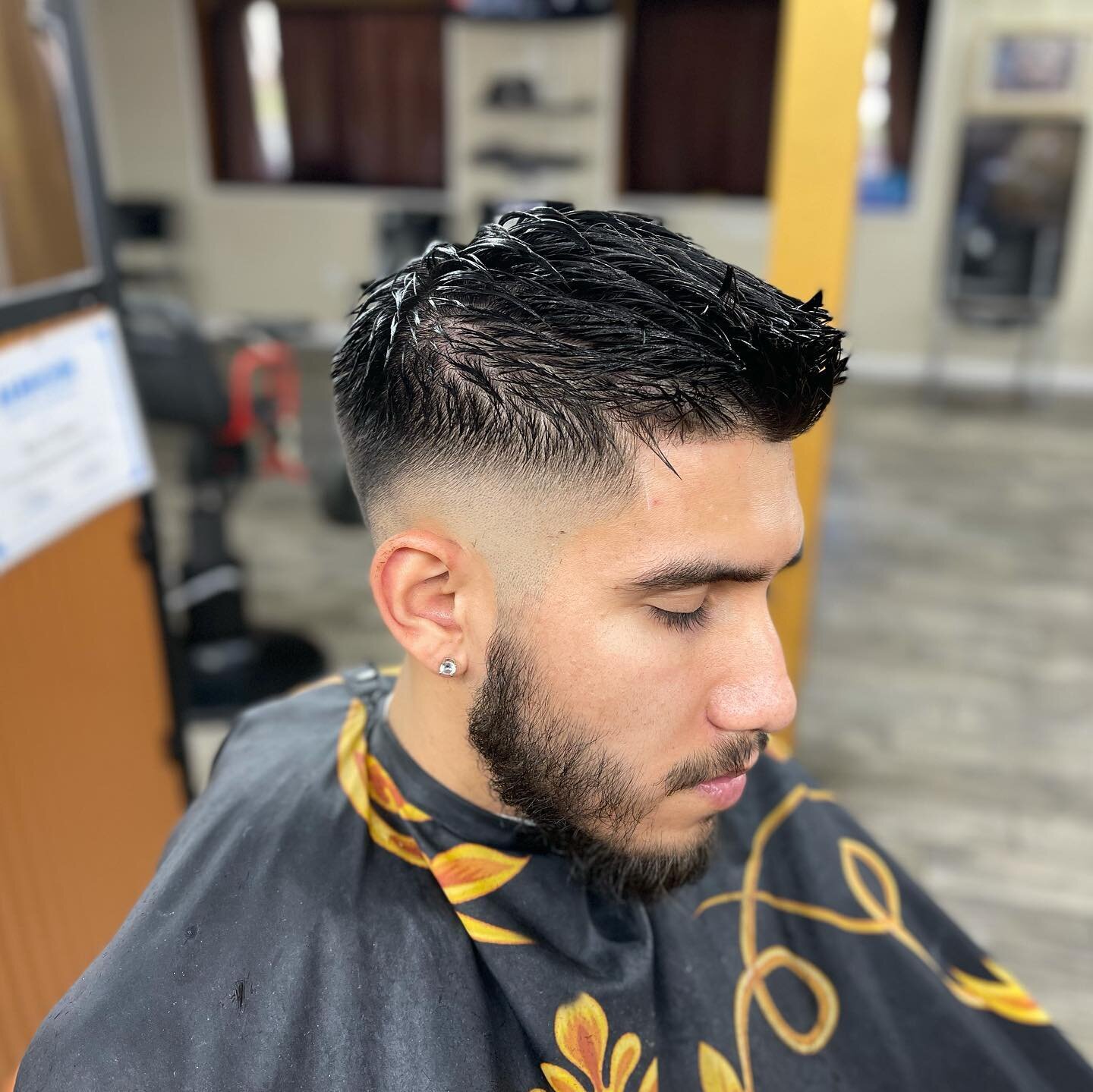 💈Keep swiping to see all angles ~~&gt;💈
.
.
.
#karizcutz #eaziKutz #barberlife #barberconnect #tville #stroudsburg #passion #loveyourcraft #cosmo #keepingitclean #skinfade #sheerwork #booktoday #holidaycuts #life #cuts #clipperwork #hair #loveyourc