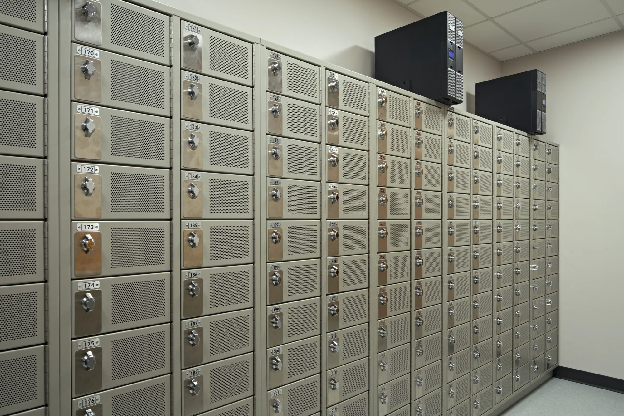 13_UDP_625HC_RoundThreePhotography_Lockers.jpg