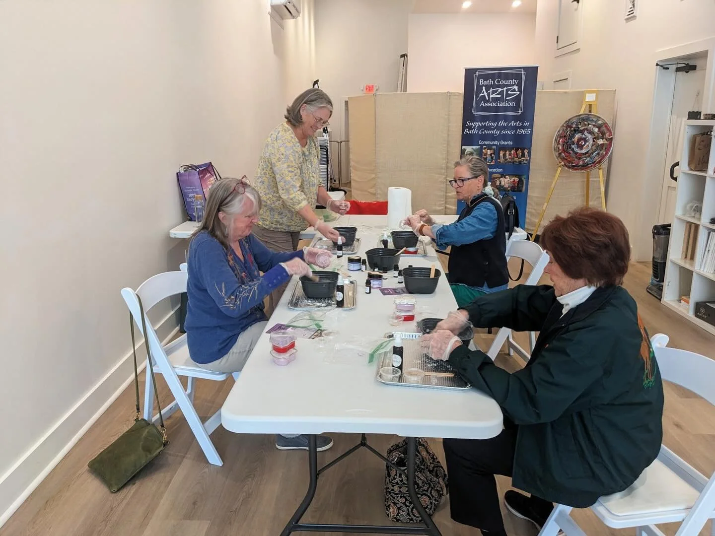 Our shower steamer workshop with Teece Nowell from @moseymore_lavenderfarm was the perfect little winter escape! 

There&rsquo;s something special about making something yourself, and even better when it&rsquo;s with a local farm supporting our commu
