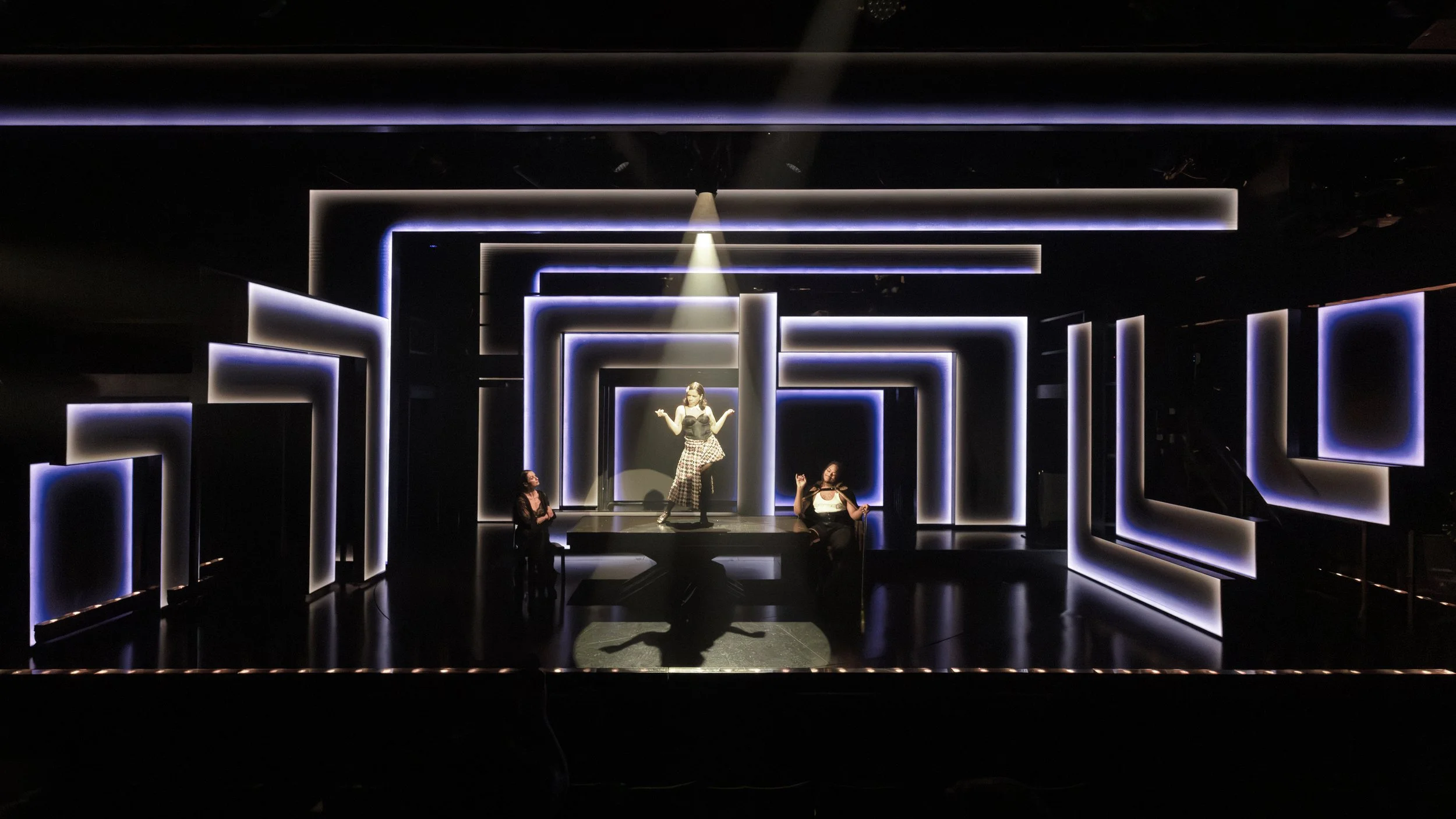 AR8A6220 blood love jaw 260212.jpg