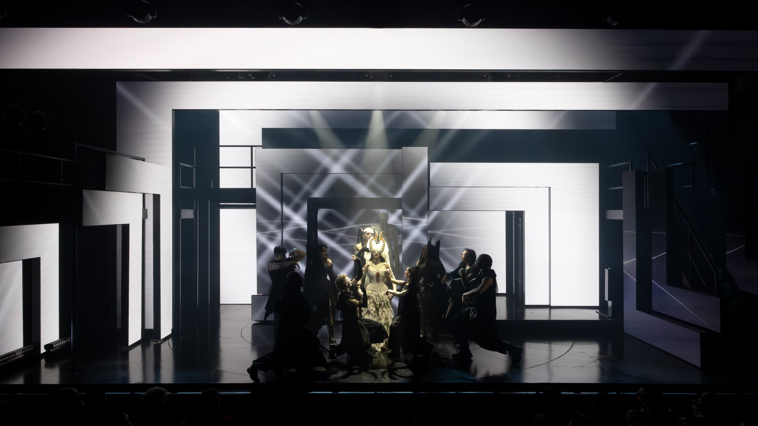 AR8A9337 blood love jaw 260221.jpg