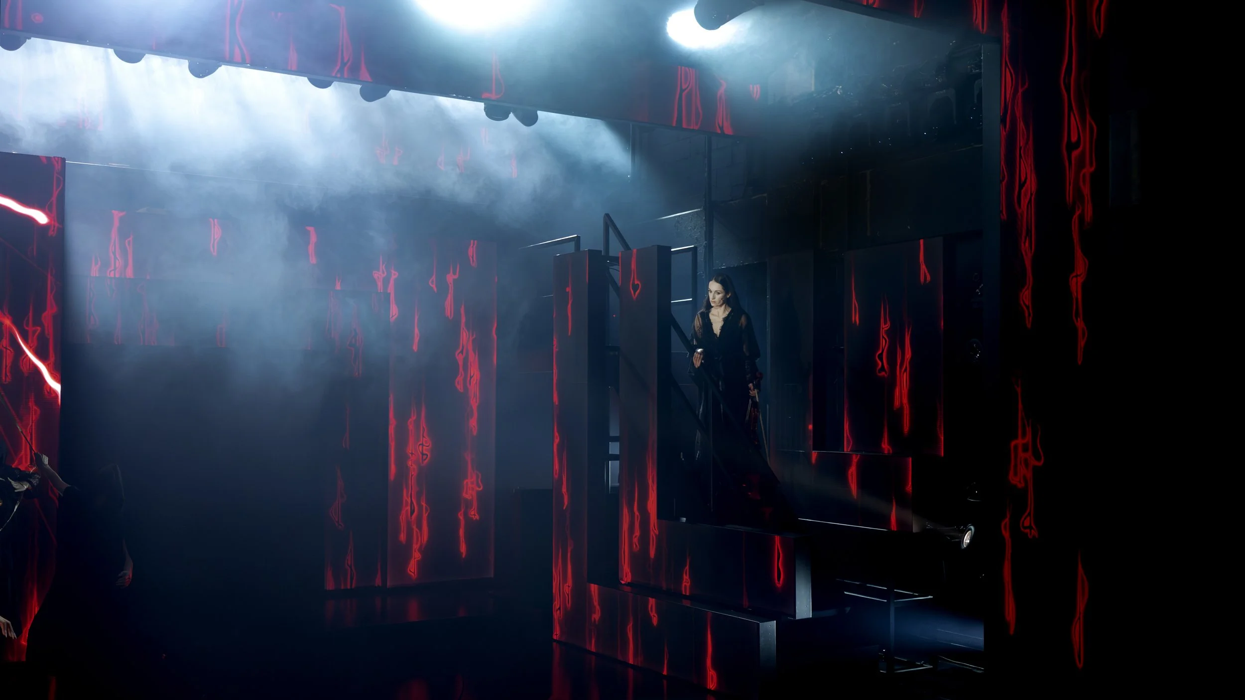 AR8A6394 blood love jaw 260212.jpg