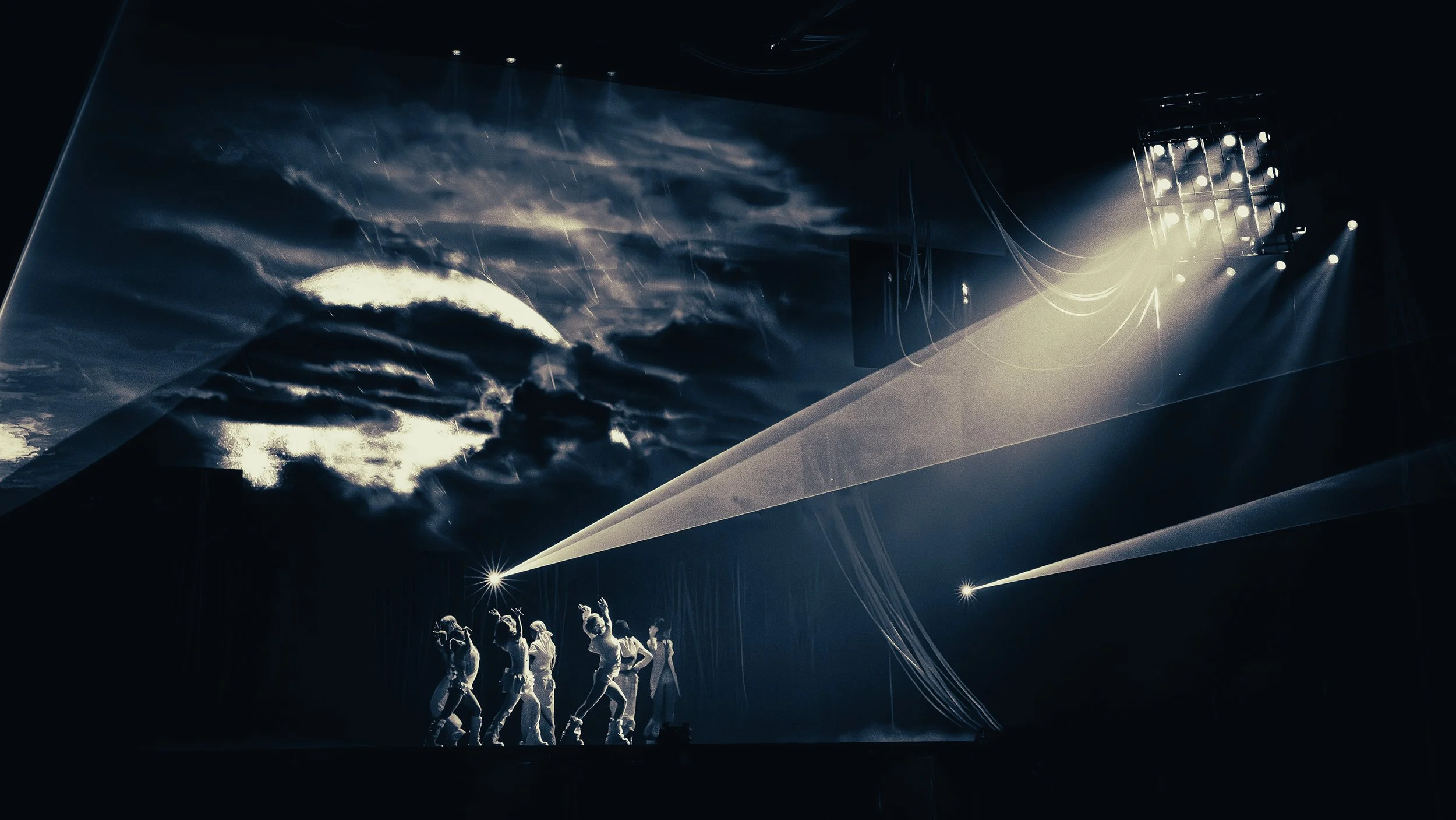 xg 10 howling AR8A3449 jaw.jpg