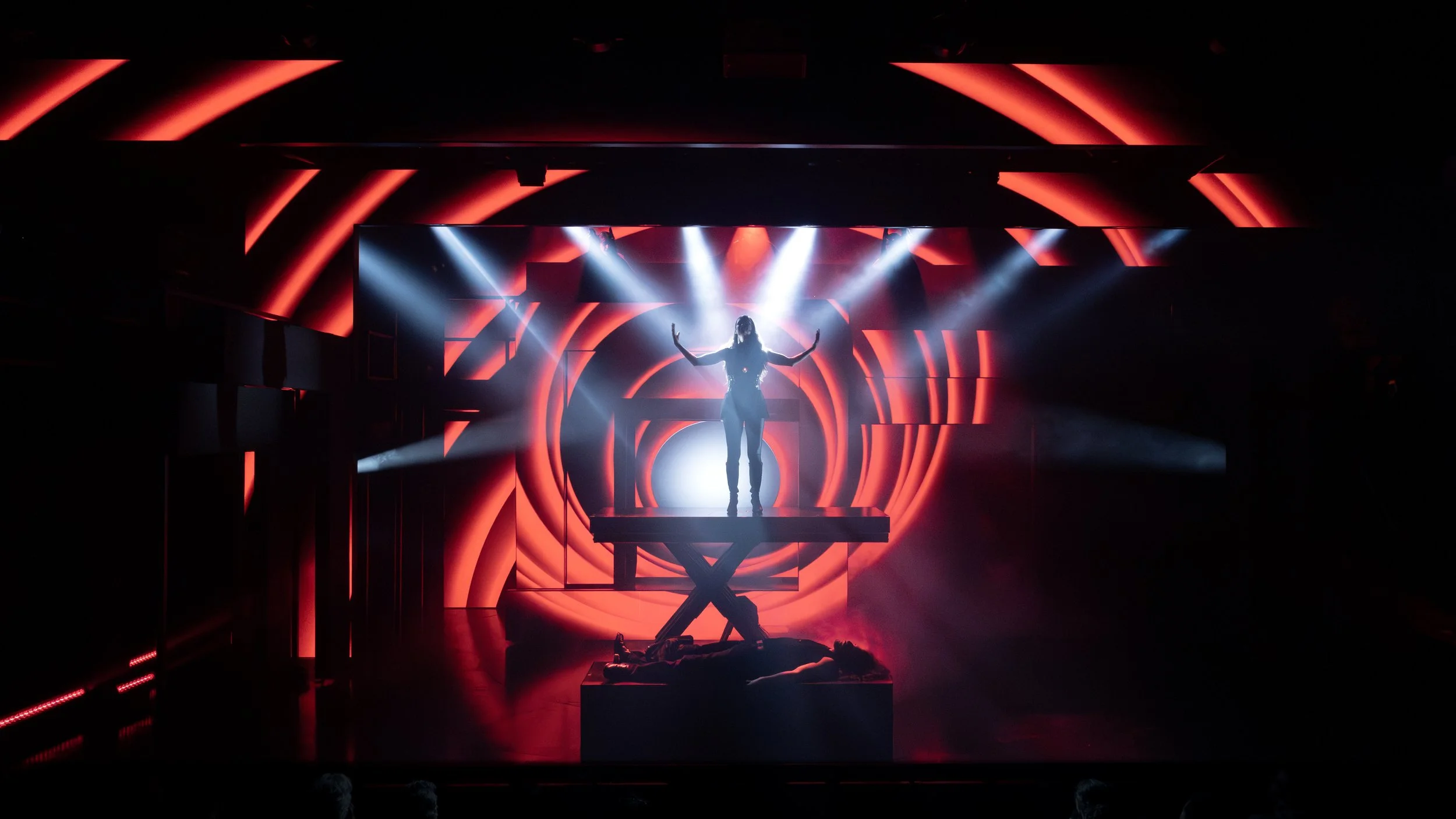 AR8A9181 blood love jaw 260221.jpg