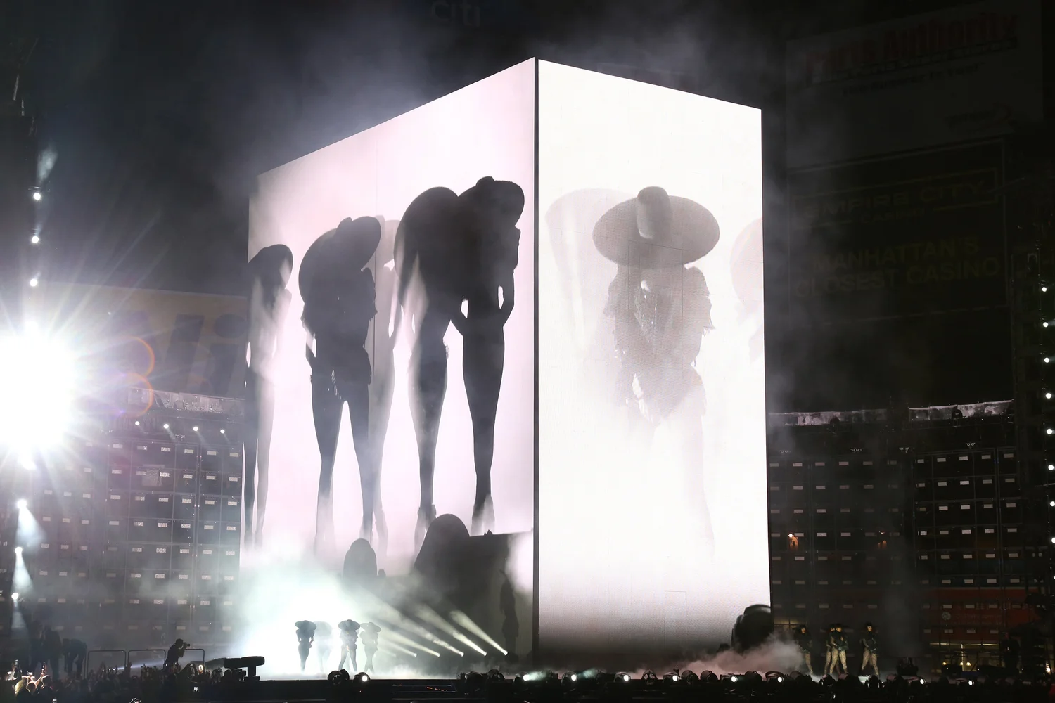 beyoncé . formation tour . es devlin . (associate design) — jason ...