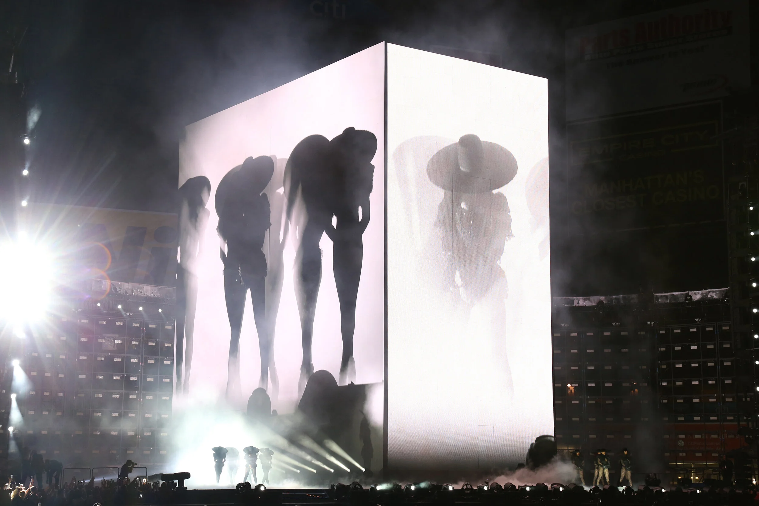 beyoncé . formation tour . es devlin . (associate design) — jason ...