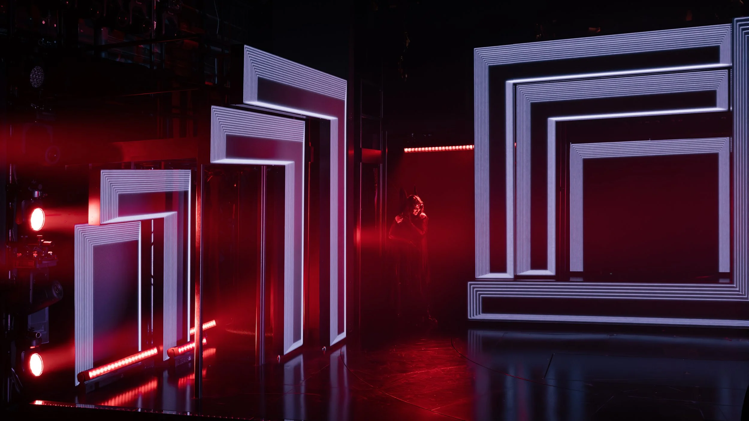 AR8A6525 blood love jaw 260212.jpg