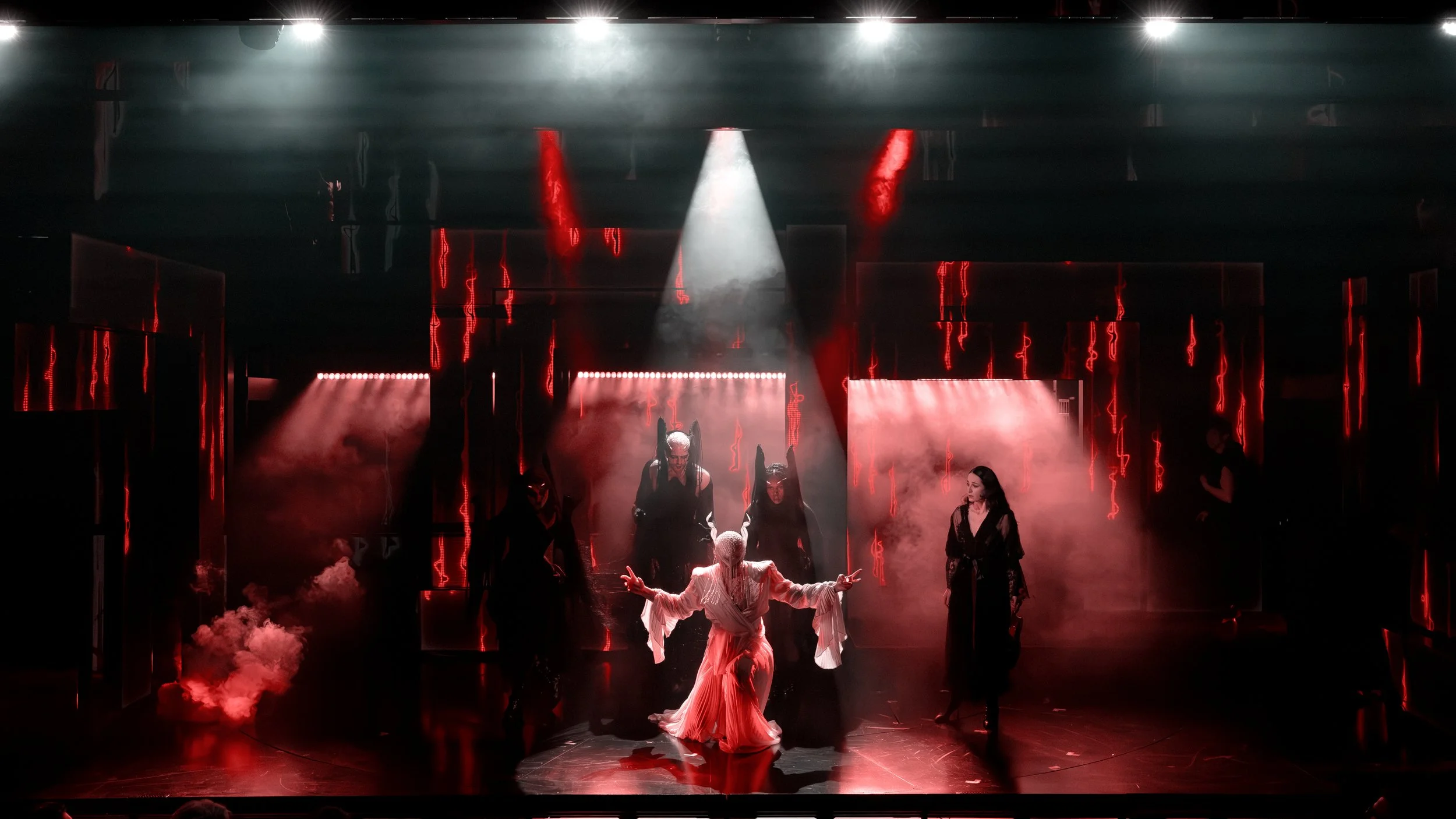 AR8A8589 blood love jaw 260221.jpg