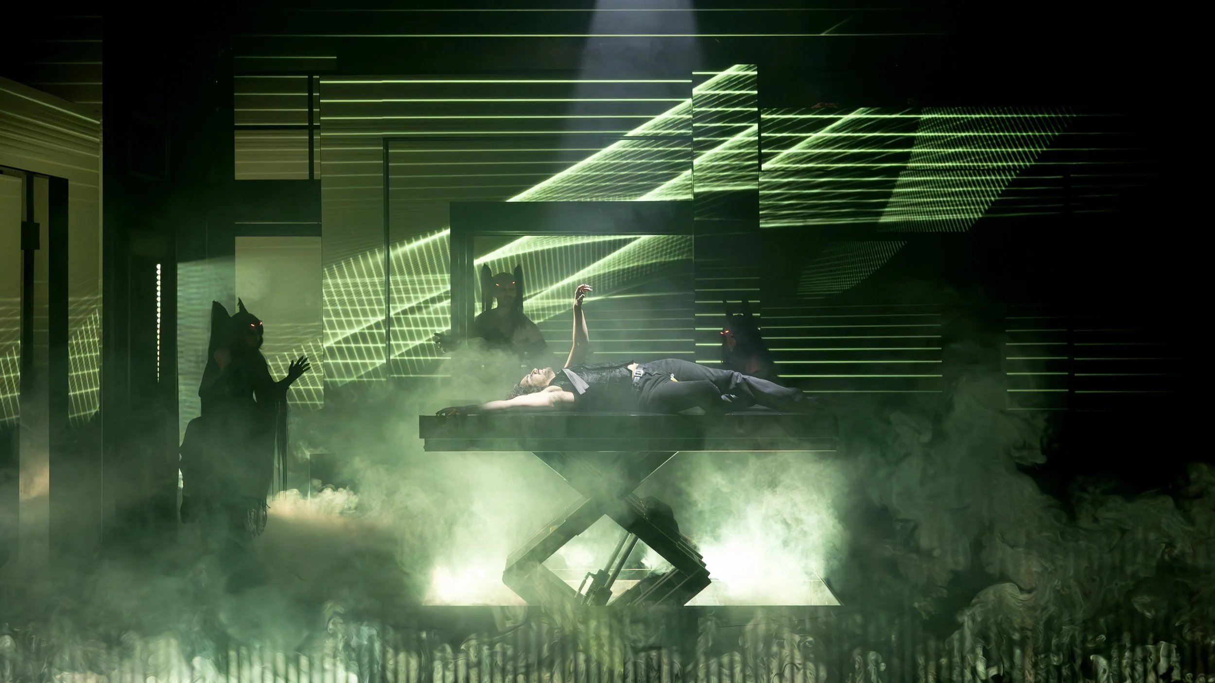 AR8A6576 blood love jaw 260212.jpg