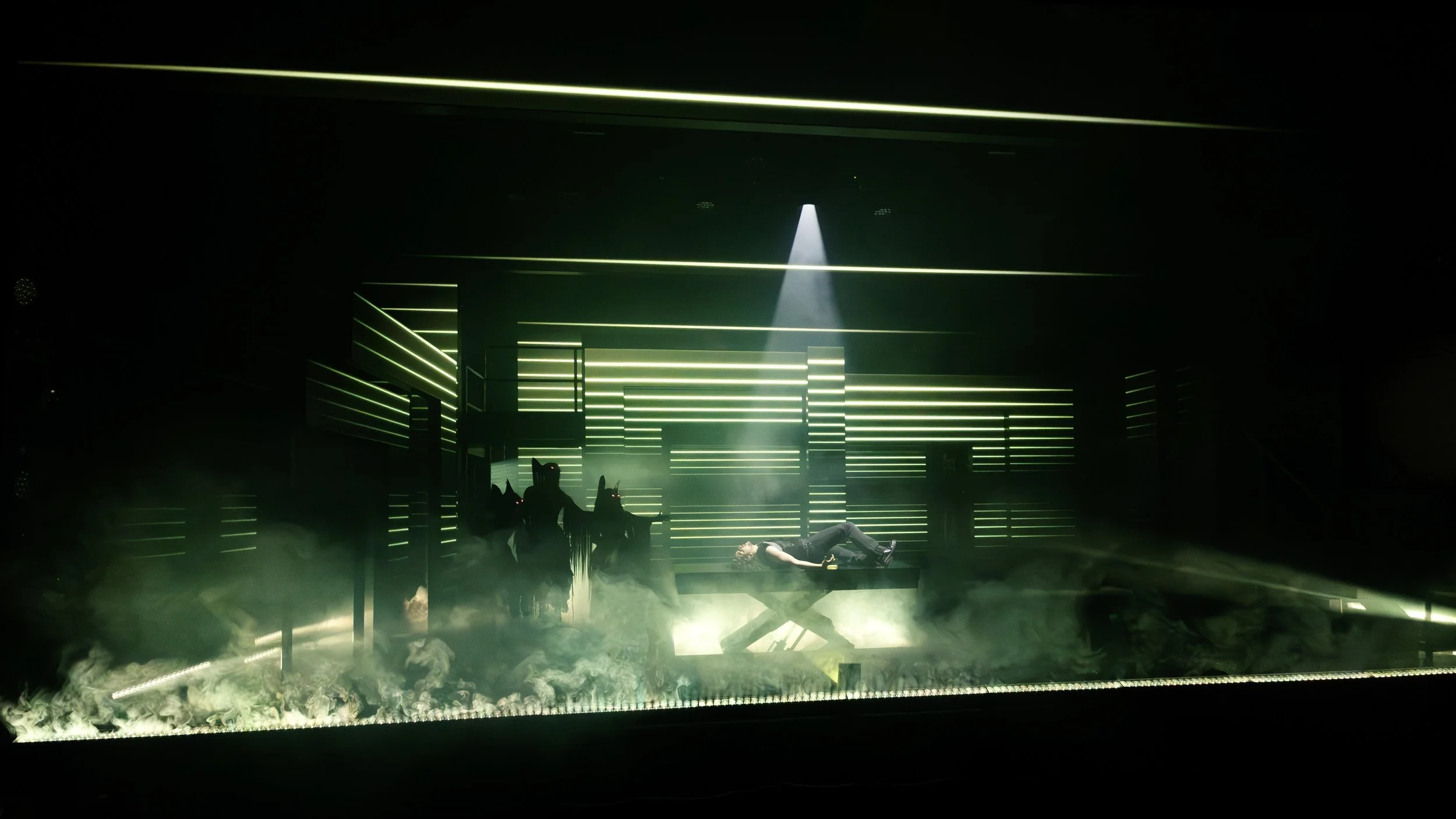 AR8A6587 blood love jaw 260212.jpg