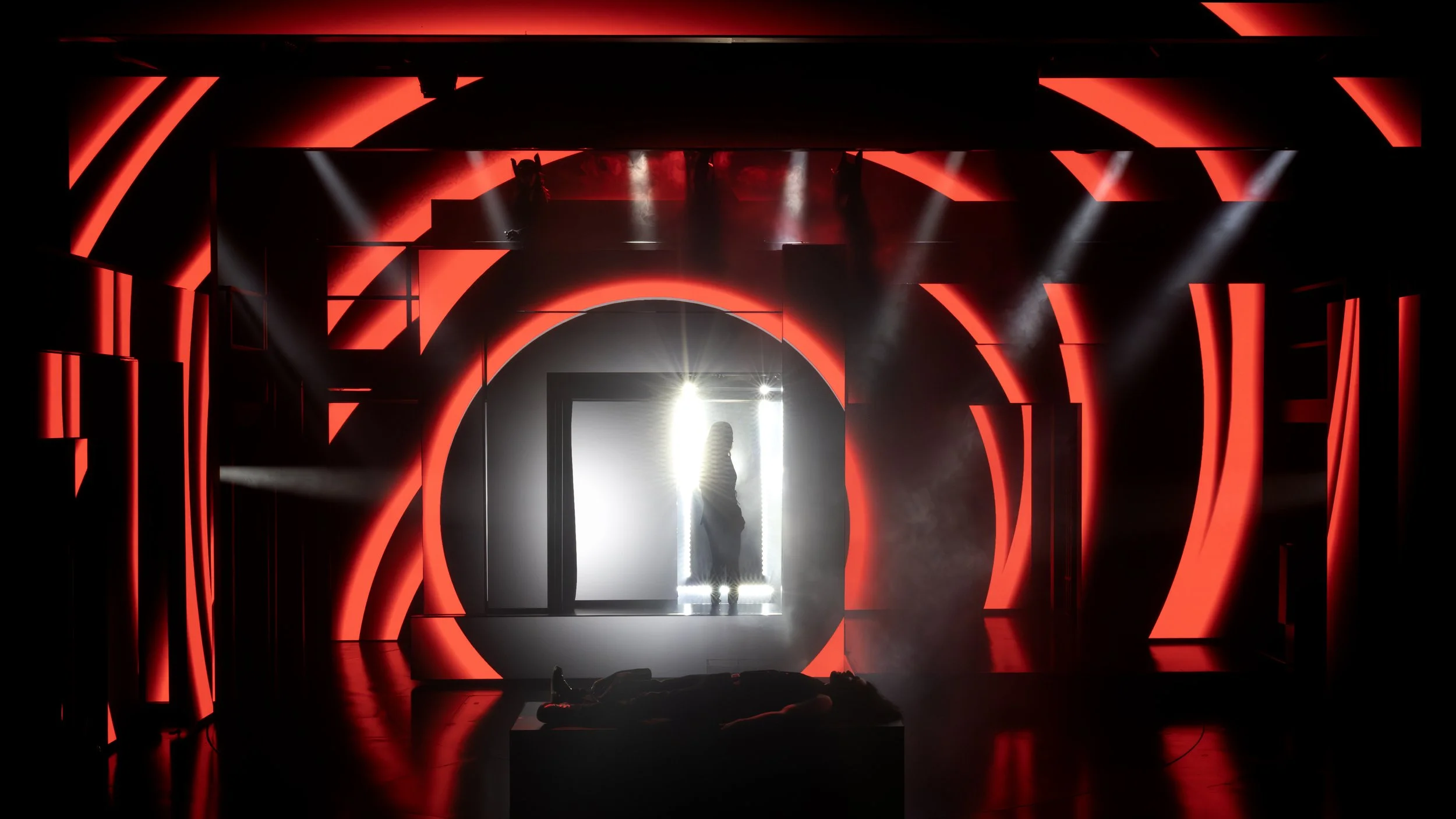 AR8A9225 blood love jaw 260221.jpg