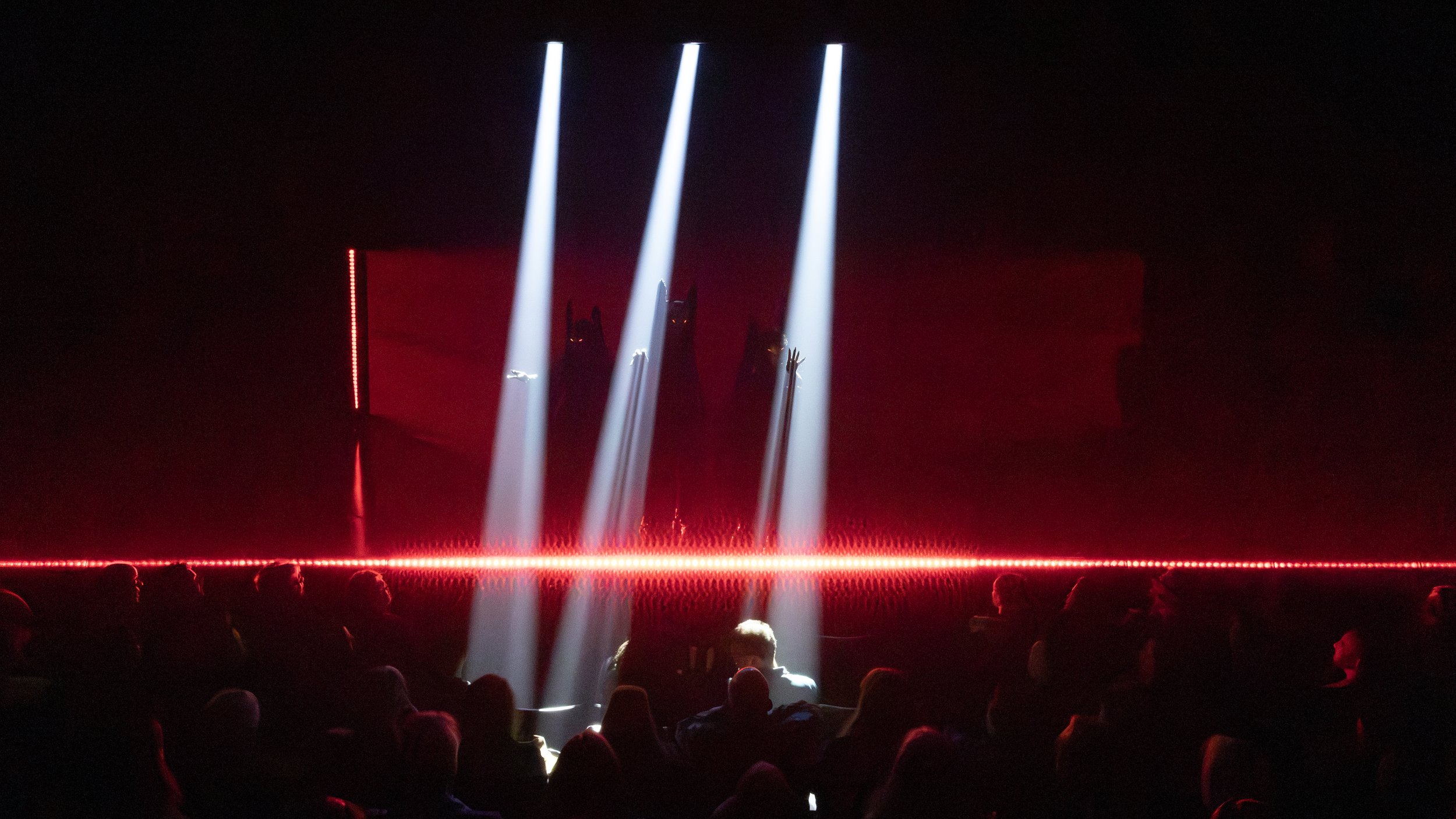 AR8A6996 blood love jaw 260221.jpg