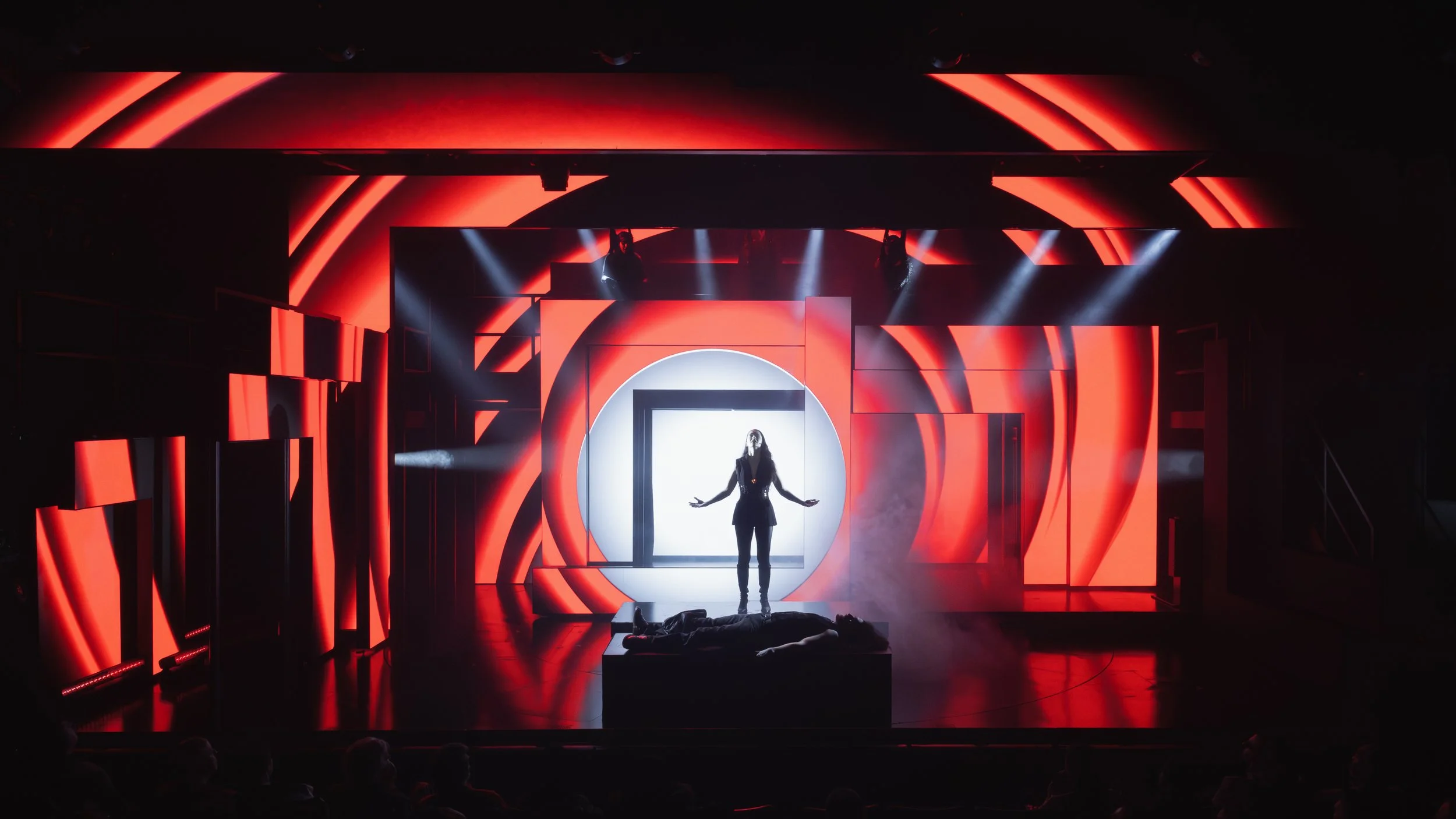 AR8A9199 blood love jaw 260221.jpg