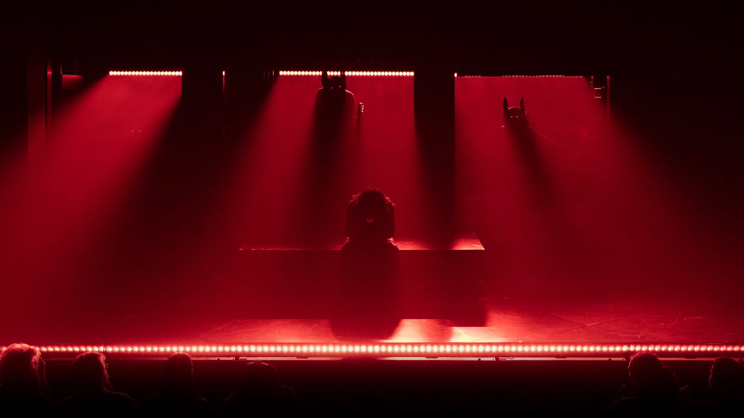 AR8A8200 blood love jaw 260221.jpg