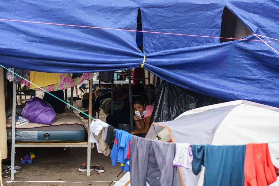 652 overcrowded migrants are intercepted in trucks in Mexico, 355 of them minors.