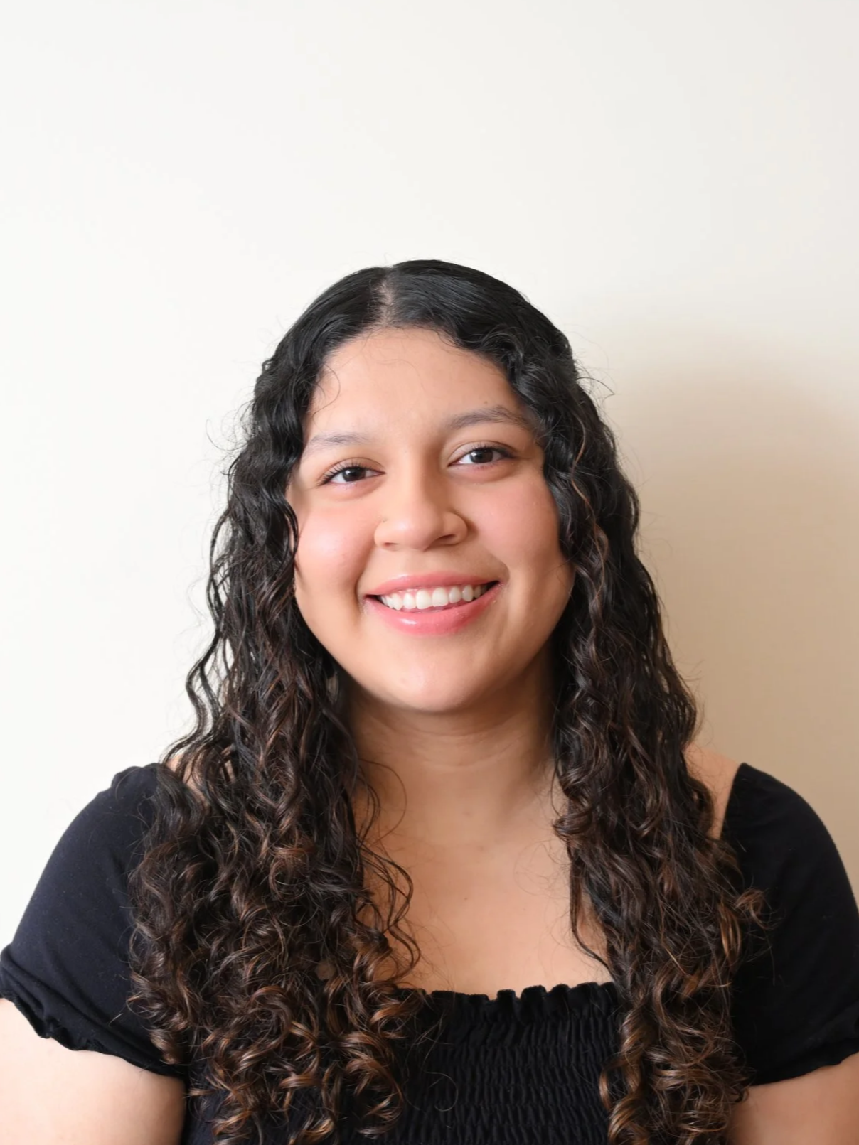 *Zhomaira Uchupaille*+Recepcionist+