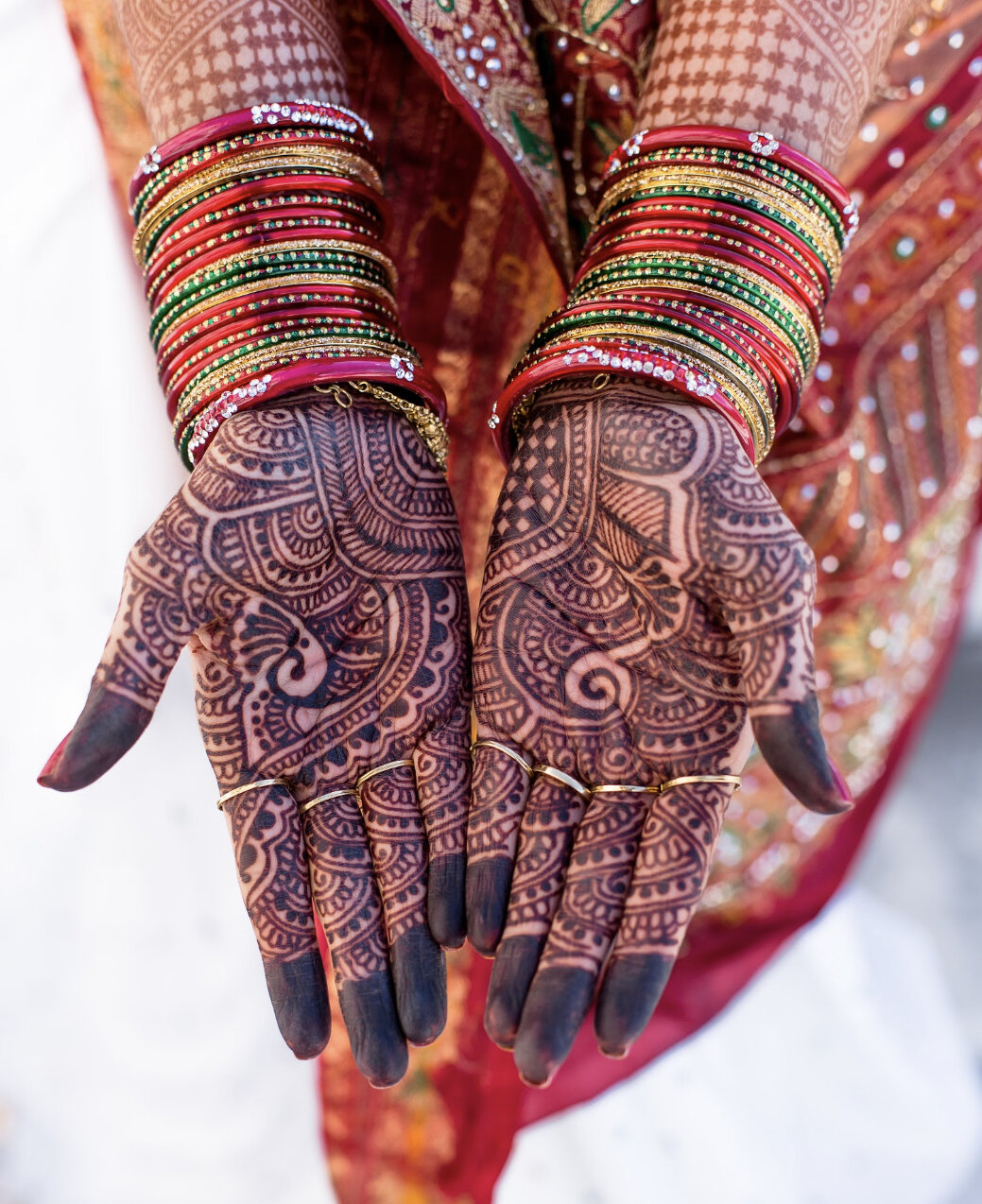 35 Latest White Henna Designs That Will Look fabulous On Hands! | Bling  Sparkle
